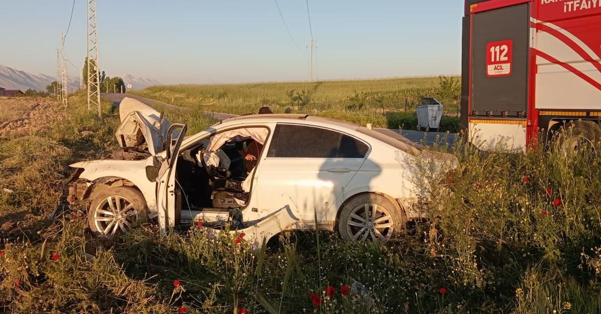 Kontrolden Çıkan Otomobil Elektrik Direğine Çarptı 1 Yaralı