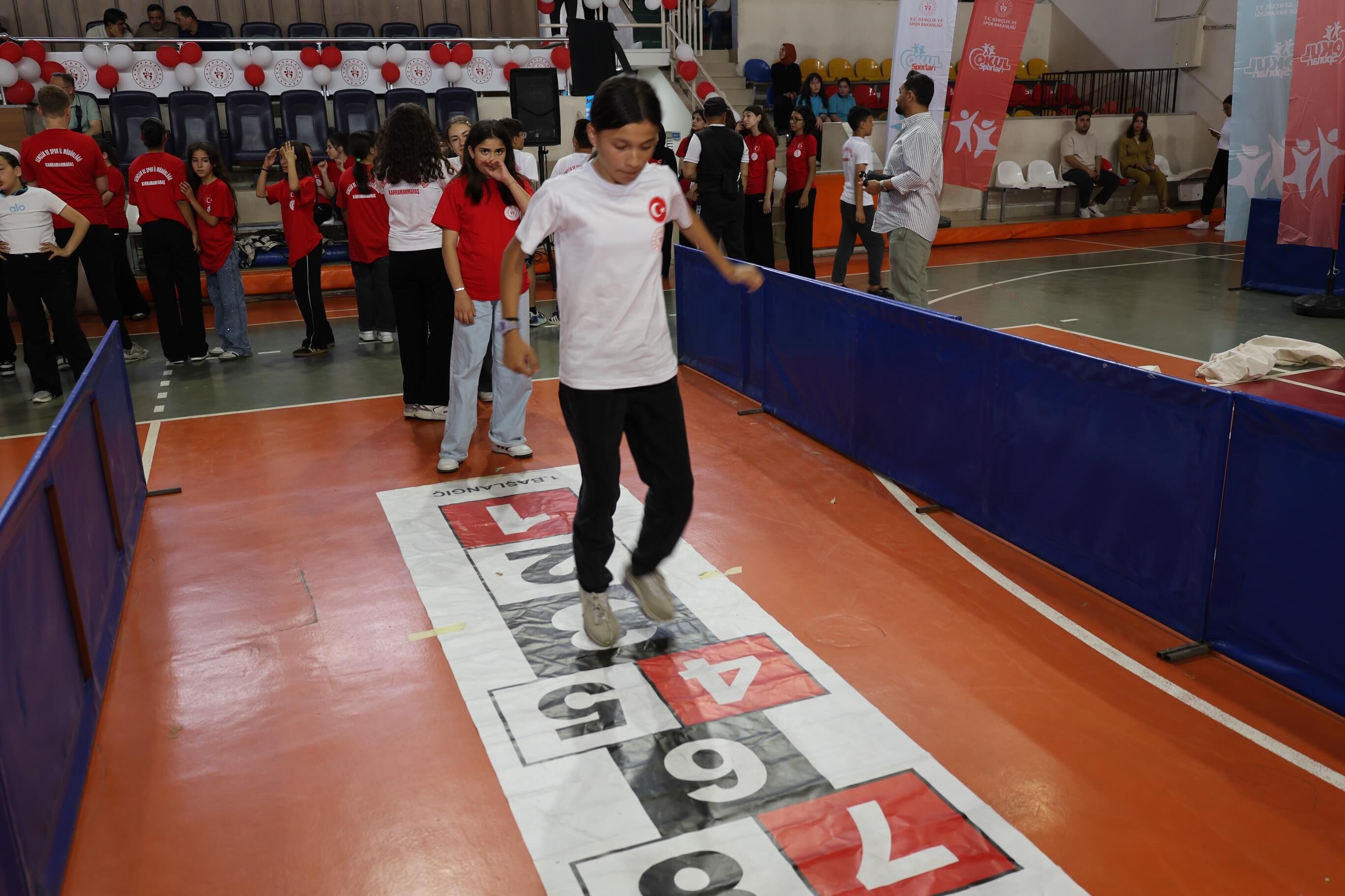 Okul Sporları Geleneksel Çocuk Oyunları Kapanış Programı Coşkuyla Gerçekleştirildi4