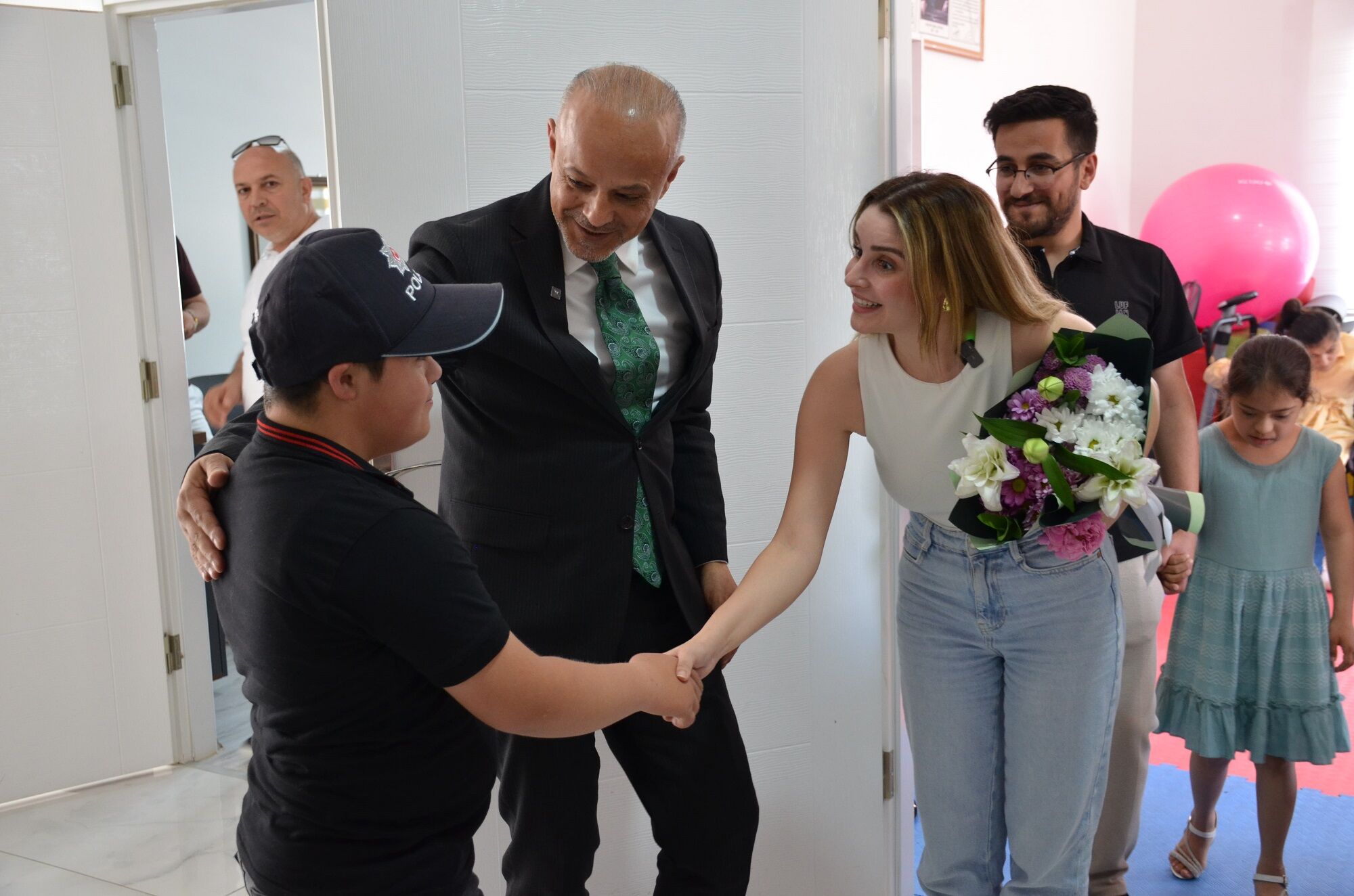 Şarkıcı İrem Güral’dan Afşin’de Özel Çocuklara Yürek Isıtan Ziyaret (14)