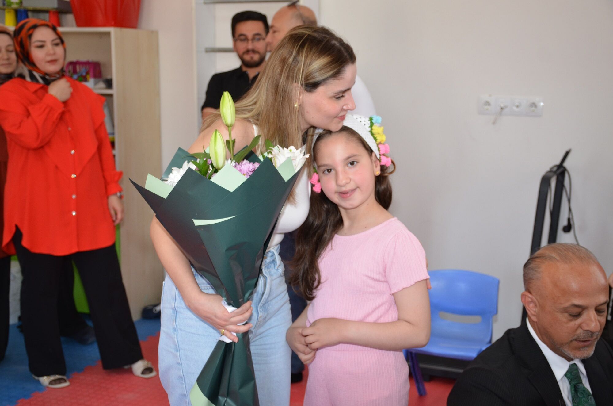 Şarkıcı İrem Güral’dan Afşin’de Özel Çocuklara Yürek Isıtan Ziyaret (4)