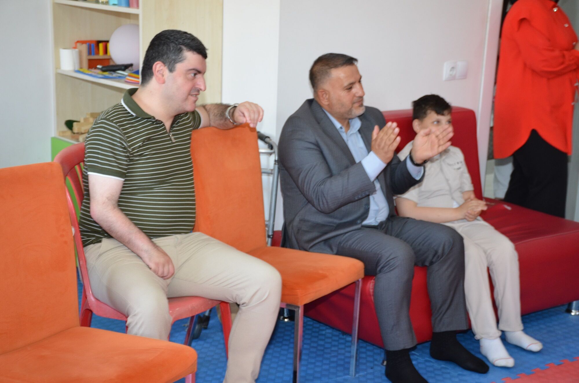 Şarkıcı İrem Güral’dan Afşin’de Özel Çocuklara Yürek Isıtan Ziyaret (8)