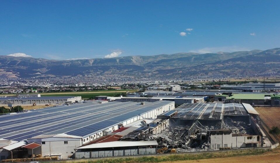 Tekstil Fabrikasında Alevler Saatlerce Sürdü Sabah Görüntüsü Yıkımı Ortaya Çıkardı 2