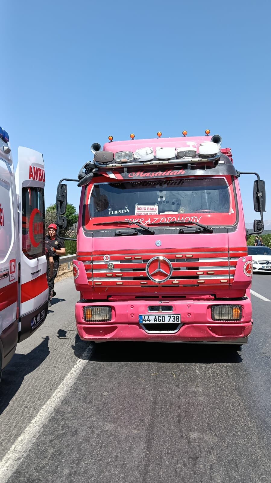 Ticari Araç Kamyona Arkadan Çarptı 1 Yaralı (4)