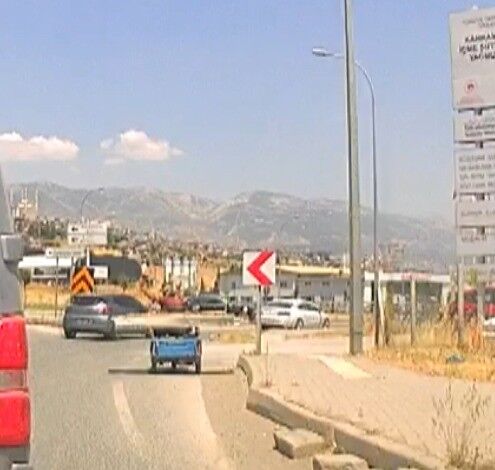 Trafikte Beklerken Motosiklet Üzerinde Oynamaya Başladı (2)