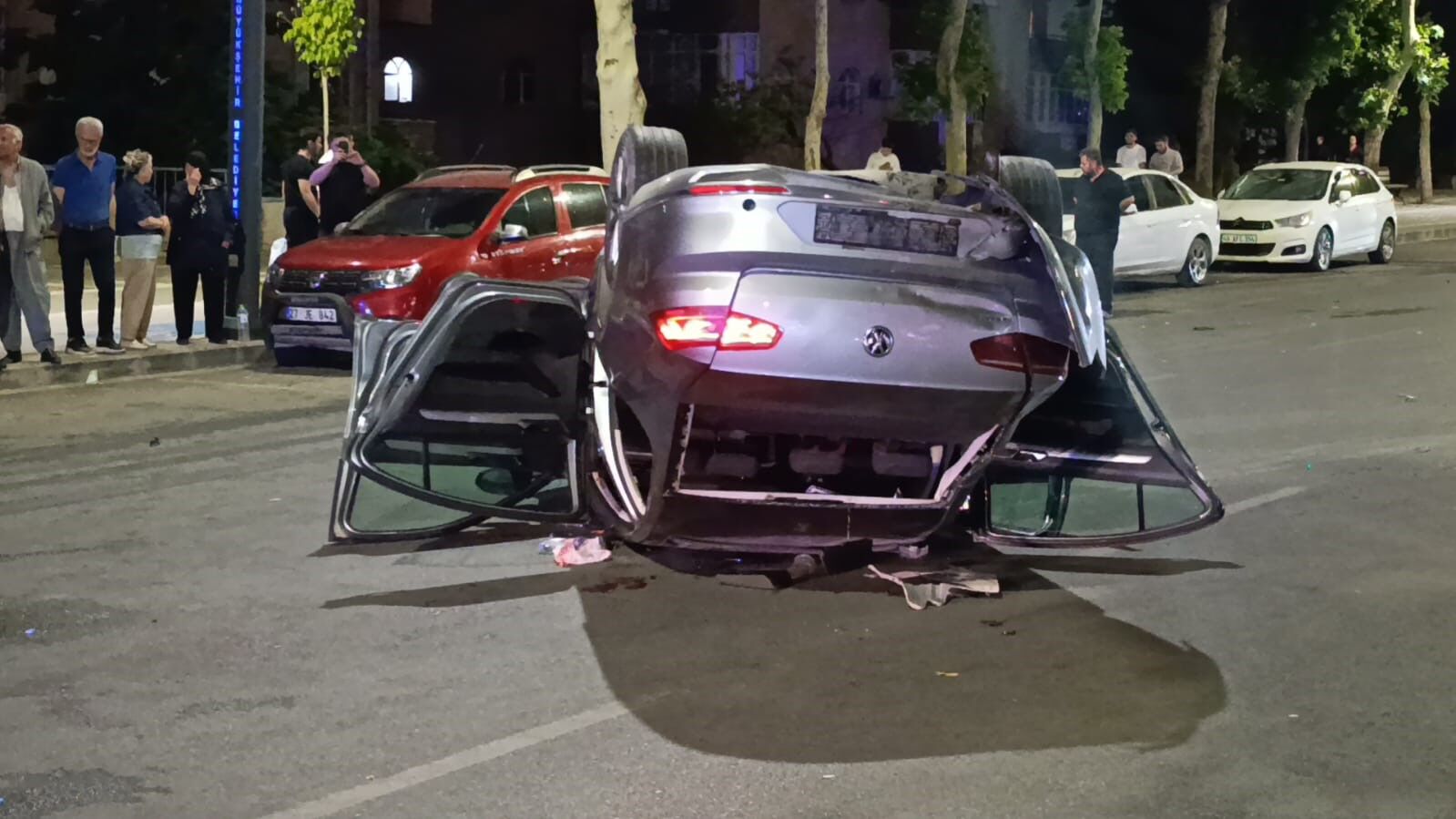 Trafikte Yarış Kazayla Bitti 5 Yaralı (1)