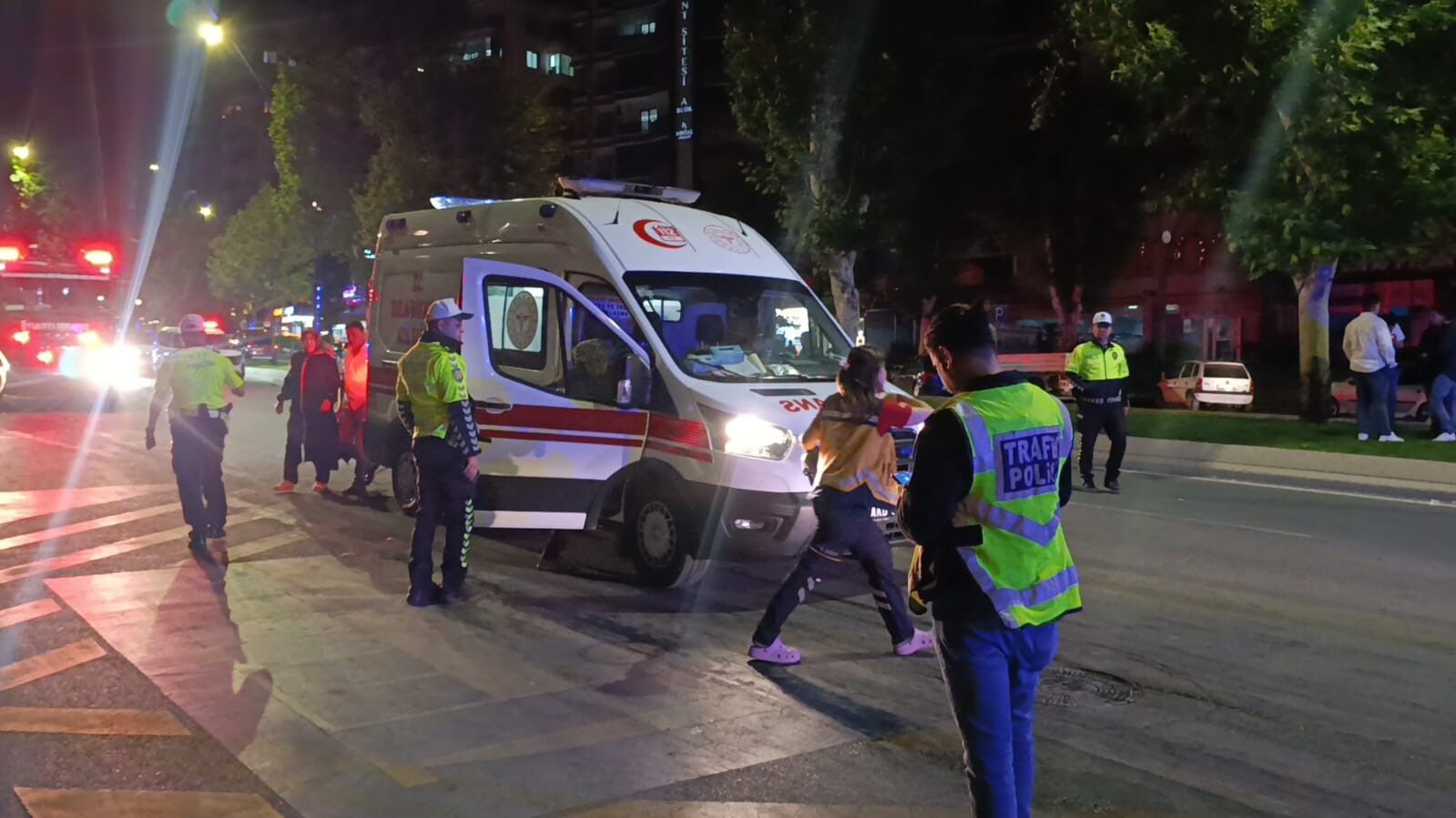 Trafikte Yarış Kazayla Bitti 5 Yaralı (5)