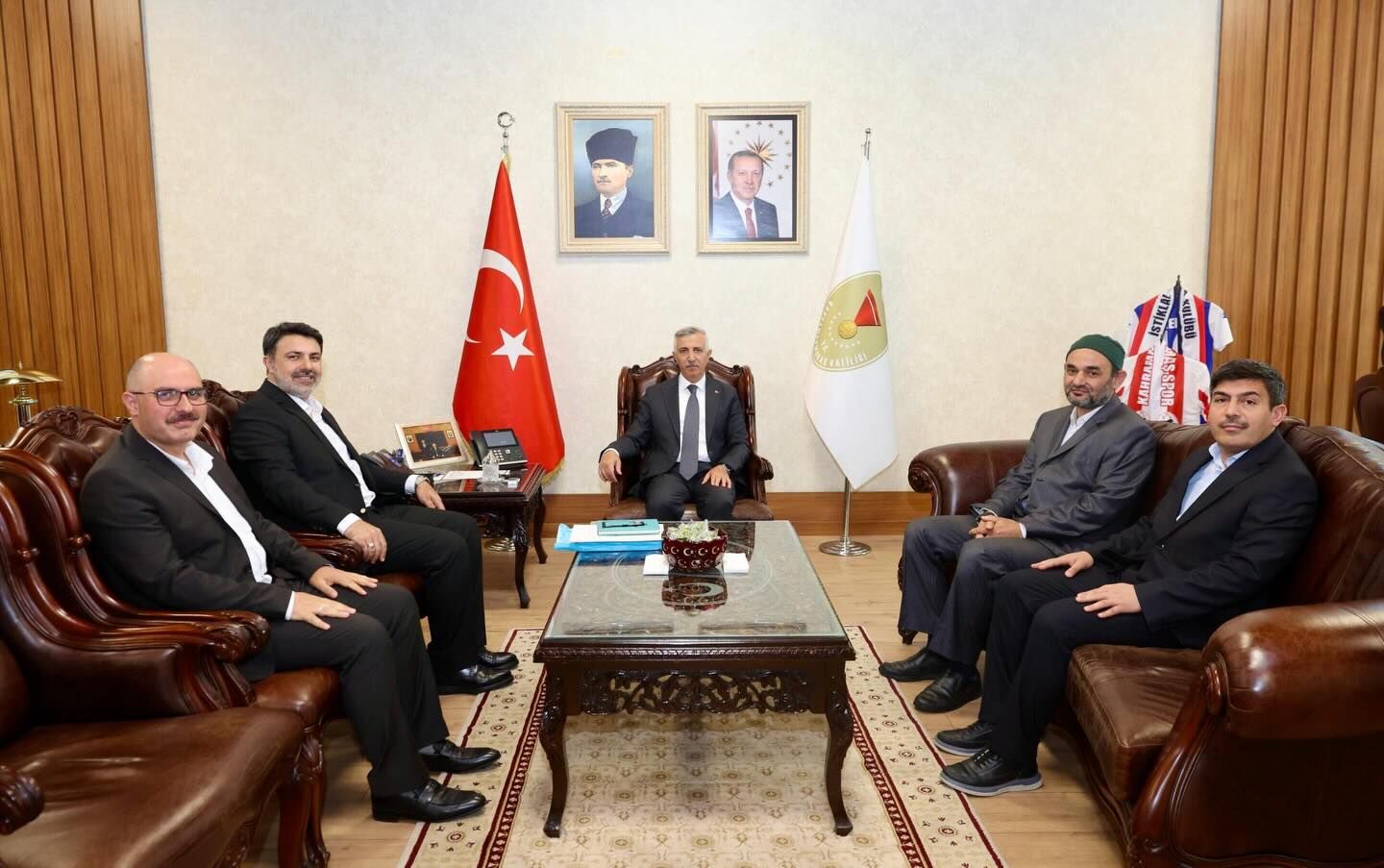 Vali Ünlüer, Hayrat Vakfı Temsilcilerini Makamında Ağırladı