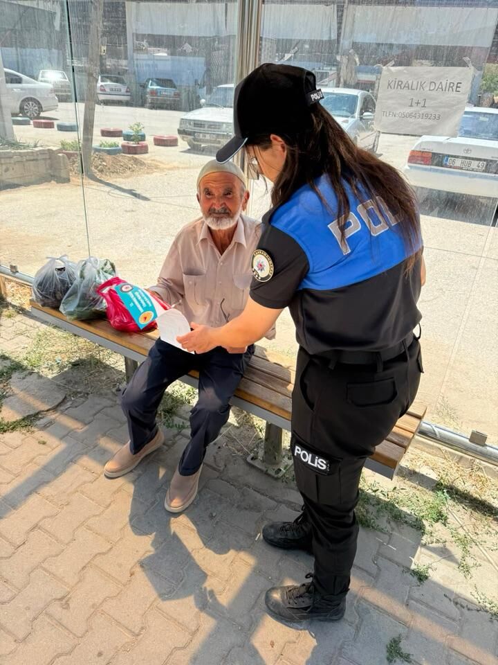 Afşin Emniyeti Pazarda Vatandaşı Uyardı Siber Dolandırıcılara Geçit Yok! (3)