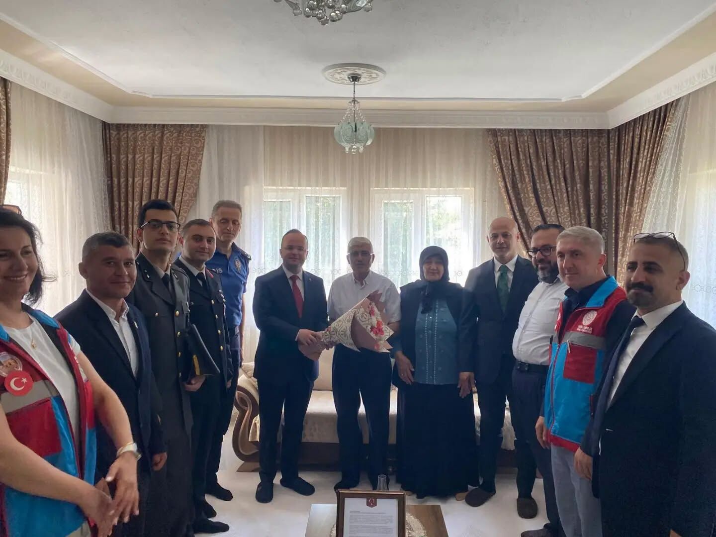 Afşin'de 15 Temmuz Kapsamında Şehit Ailesi Ve Gaziye Anlamlı Ziyaret6