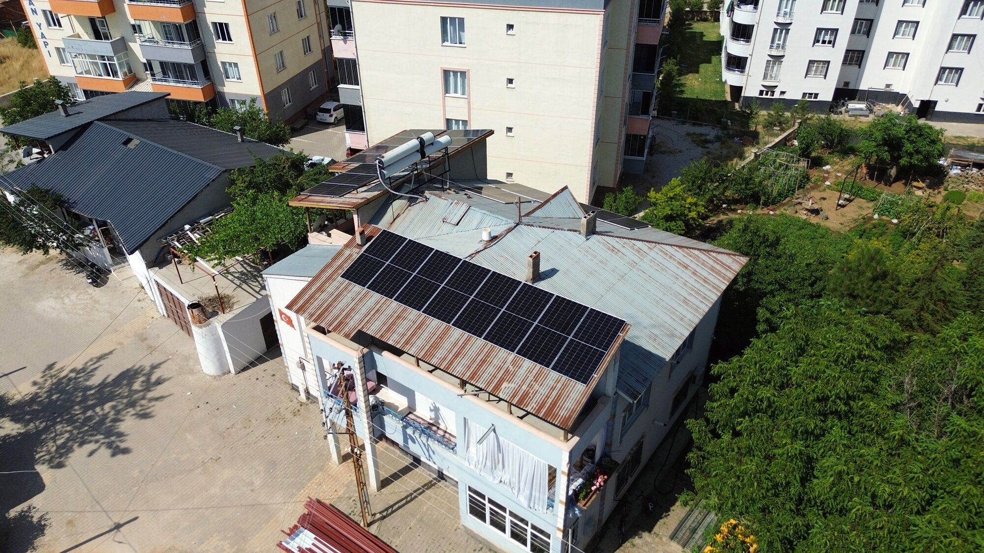 Afşin'de Çatısına Güneş Paneli Kurdu, Elektrik Faturasını Sıfırladı (1)