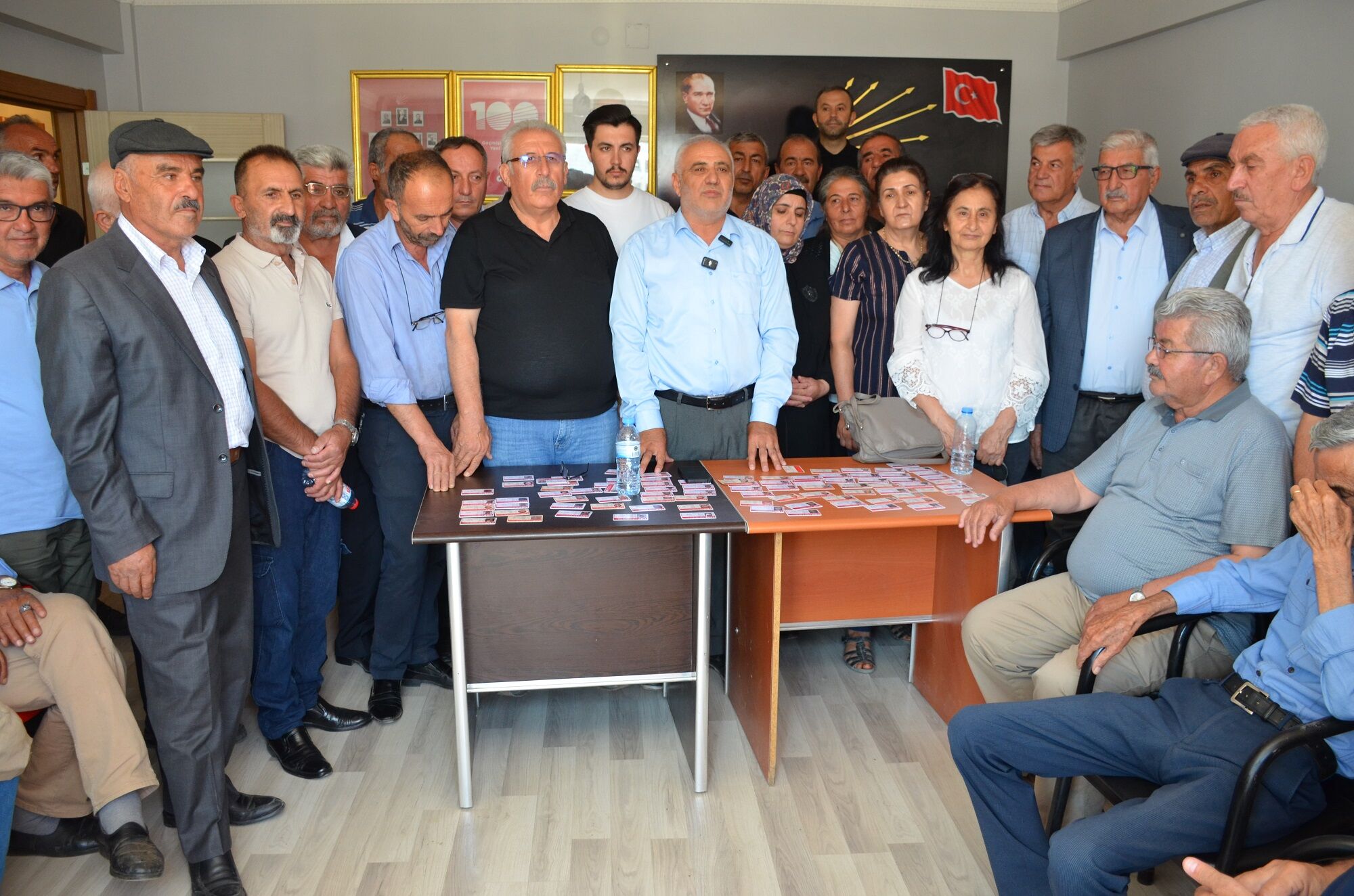 Afşin'de Chp Teşkilatında Toplu İstifa Başkan Gözyaşlarıyla Veda Etti (2)