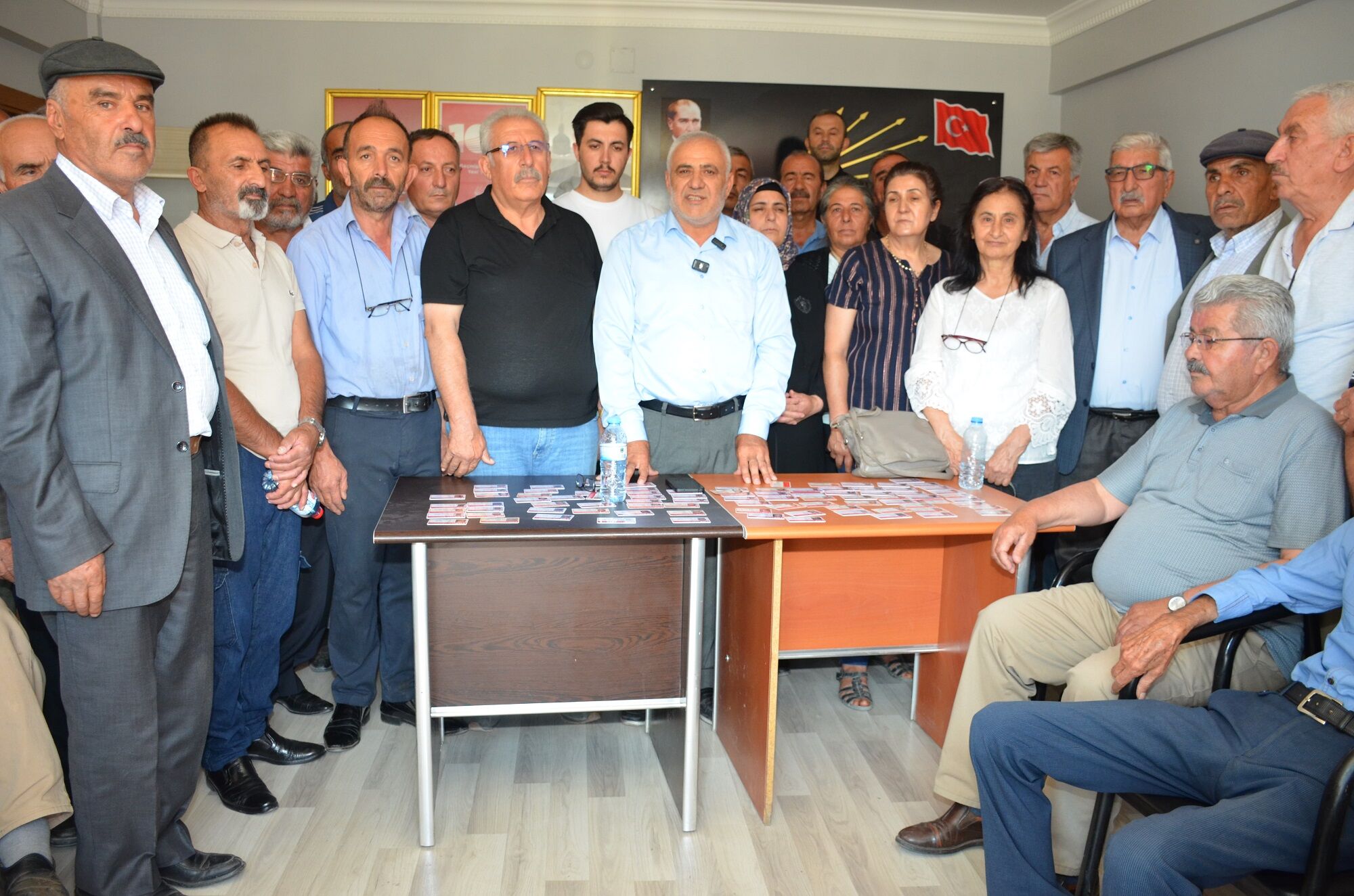 Afşin'de Chp Teşkilatında Toplu İstifa Başkan Gözyaşlarıyla Veda Etti (5)