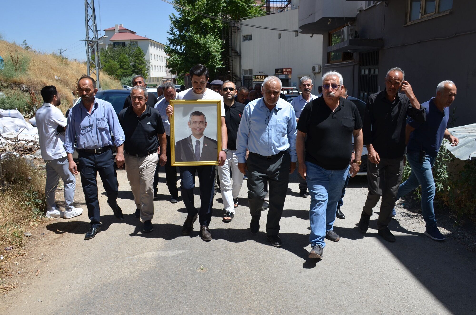 Afşin'de Chp Teşkilatında Toplu İstifa Başkan Gözyaşlarıyla Veda Etti (9)