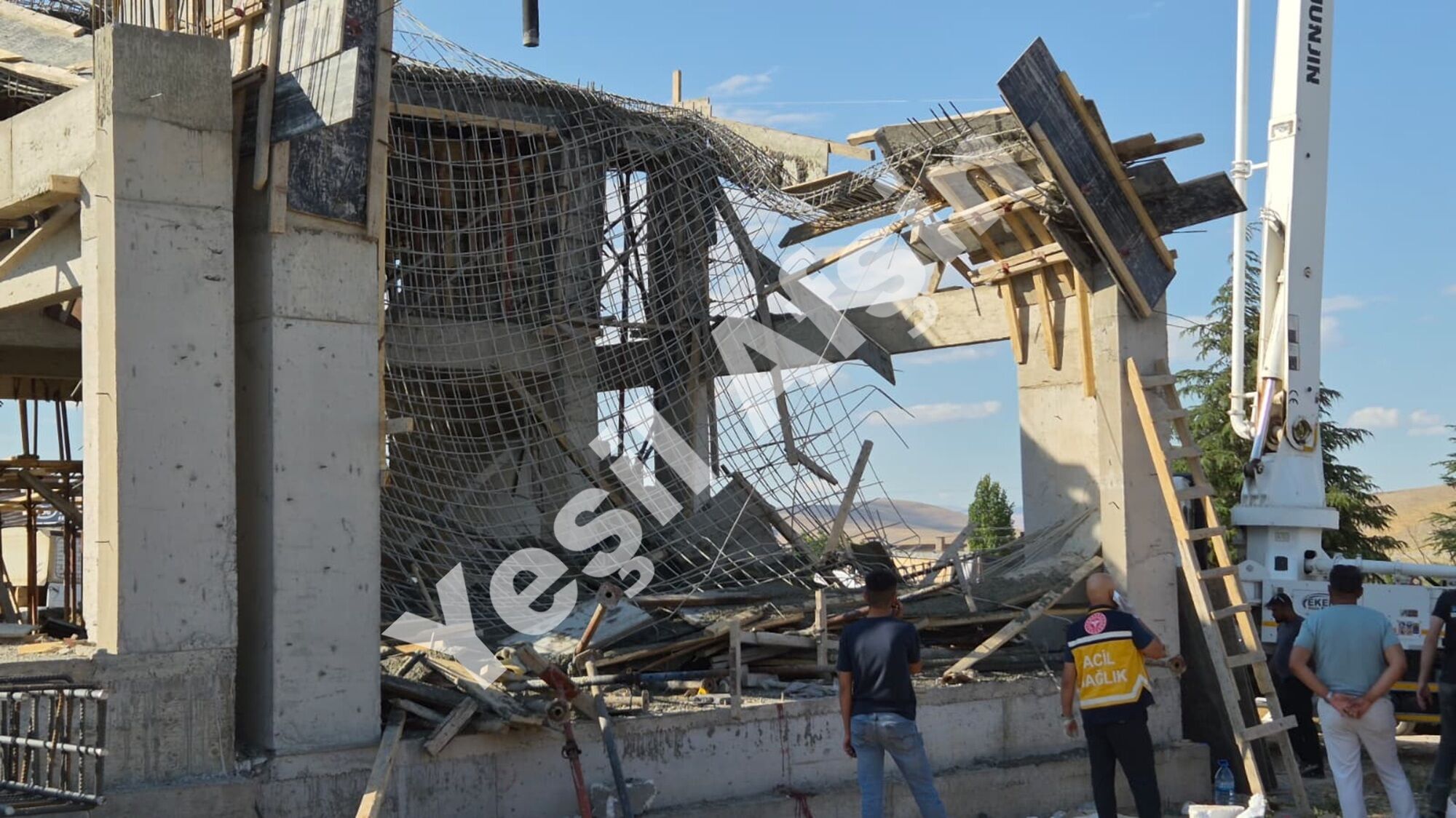 Afşin'de İnşaatta Kalıp İskelesi Çöktü 4 İşçi Yaralandı (2)