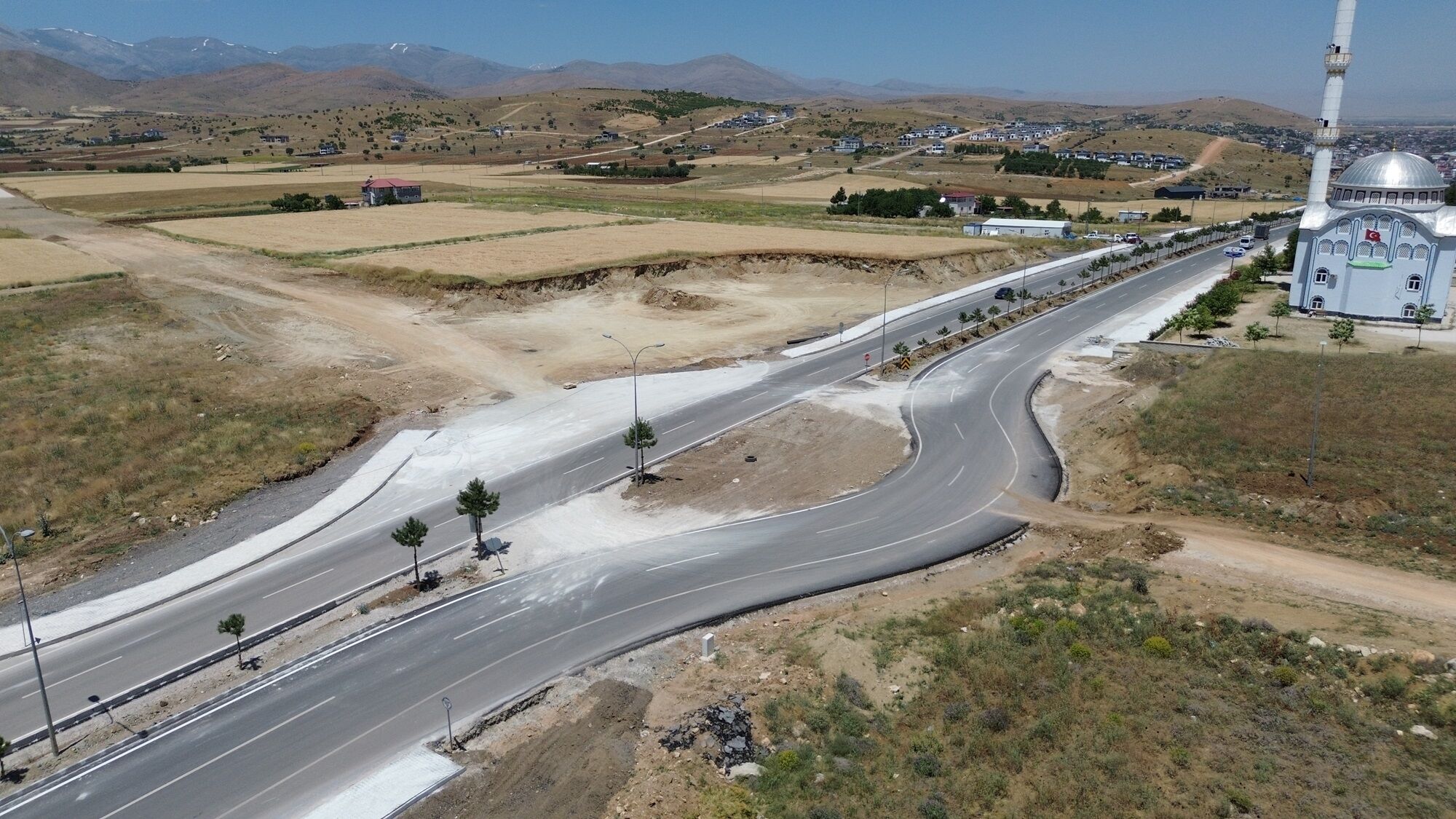 Afşin'de Kazaların Yaşandığı Kavşakta Trafik Polisi Önlem Aldı (2)