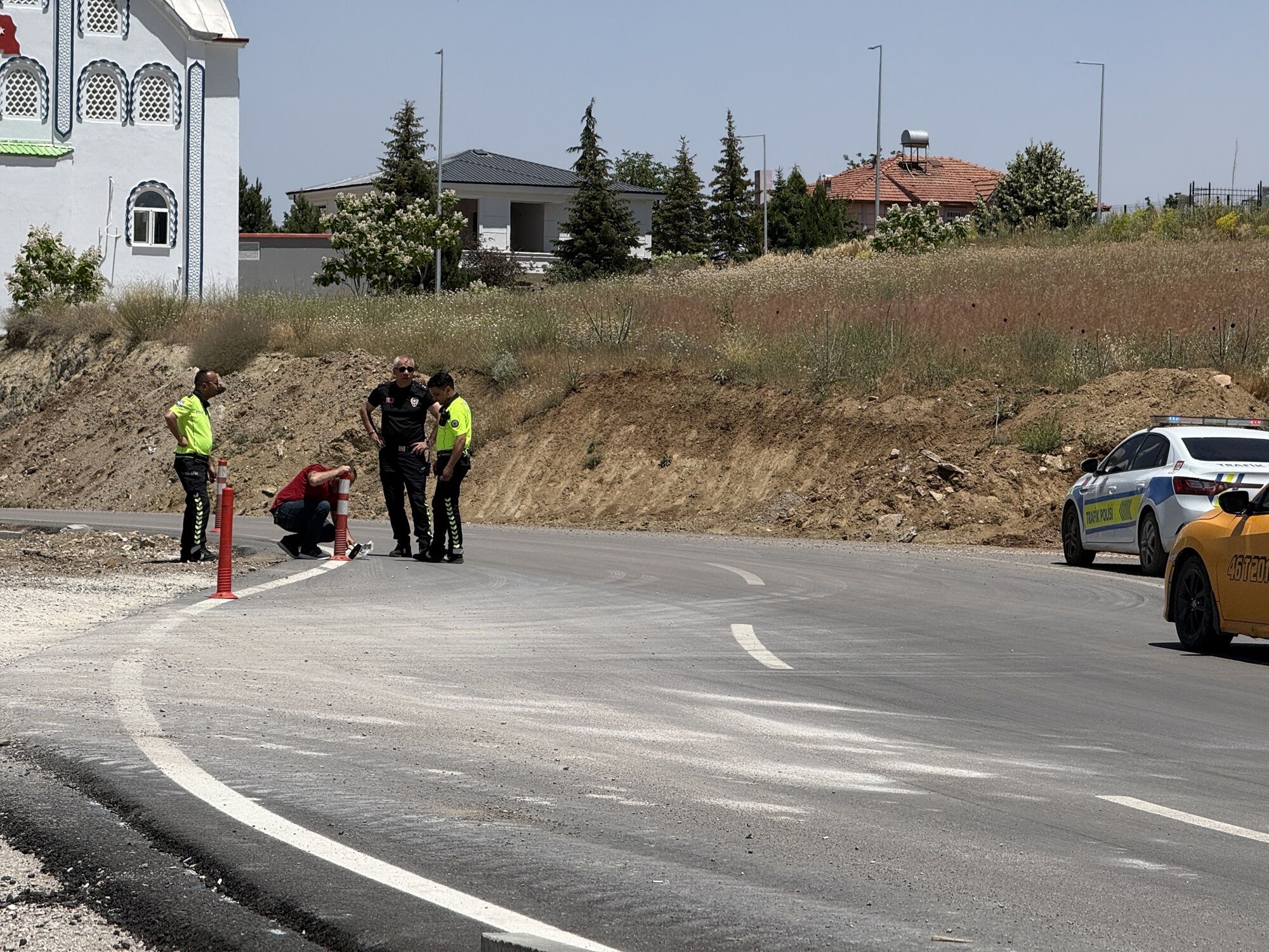 Afşin'de Kazaların Yaşandığı Kavşakta Trafik Polisi Önlem Aldı (7)