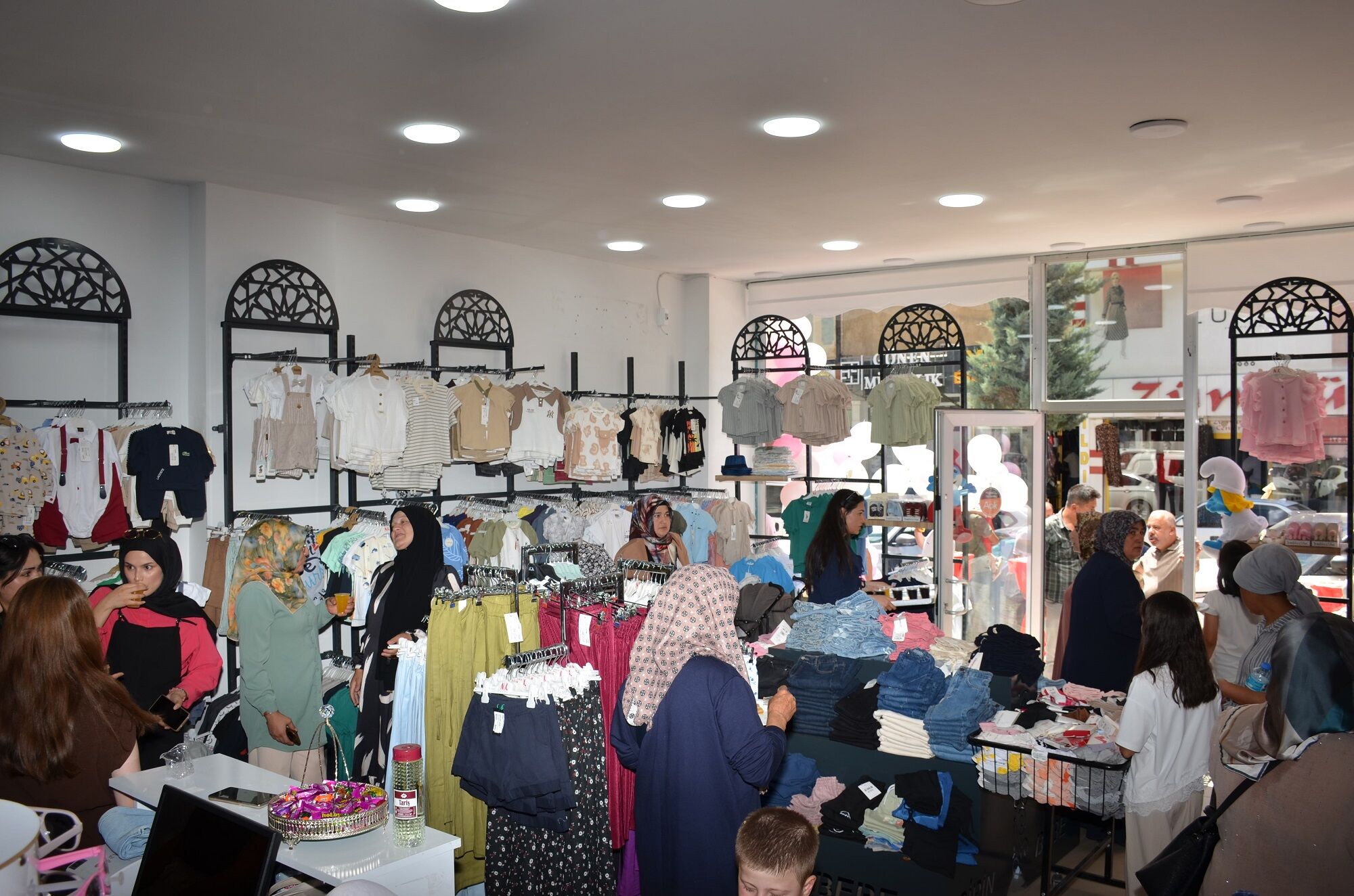 Afşin'de Şirin Outlet Mağazası Hizmete Açıldı (22)