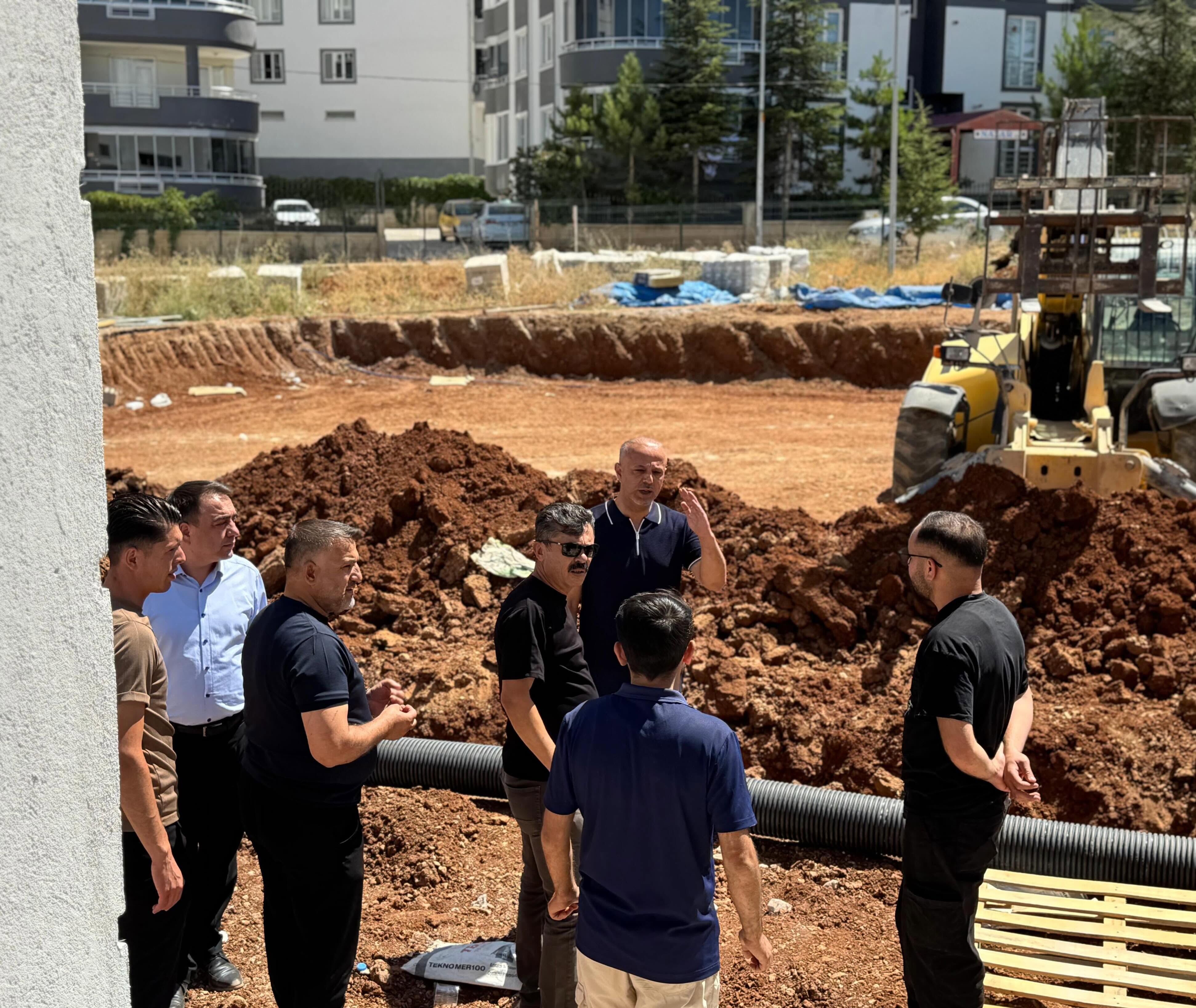 Afşin’de Yarı Olimpik Yüzme Havuzu Projesinde Çalışmalar Yerinde İncelendi2