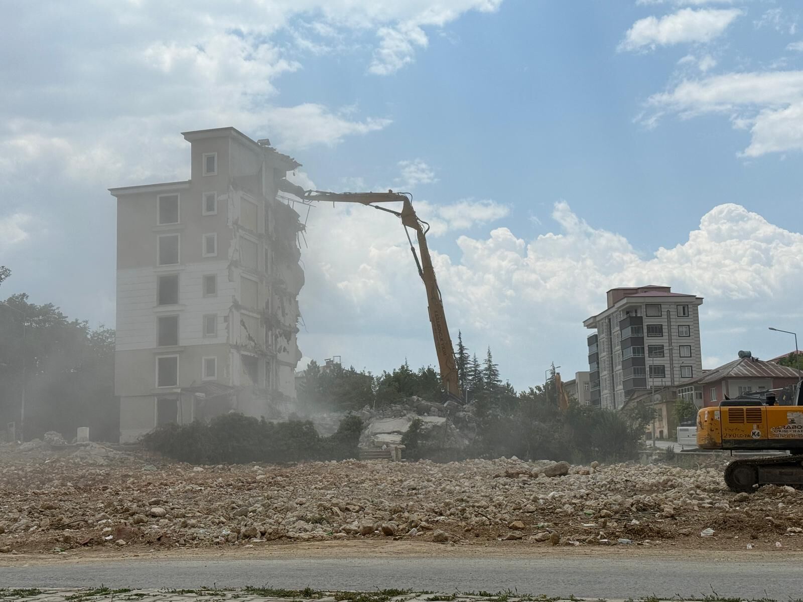 Afşin’de Yıkım Çalışmaları Devam Ediyor (1)