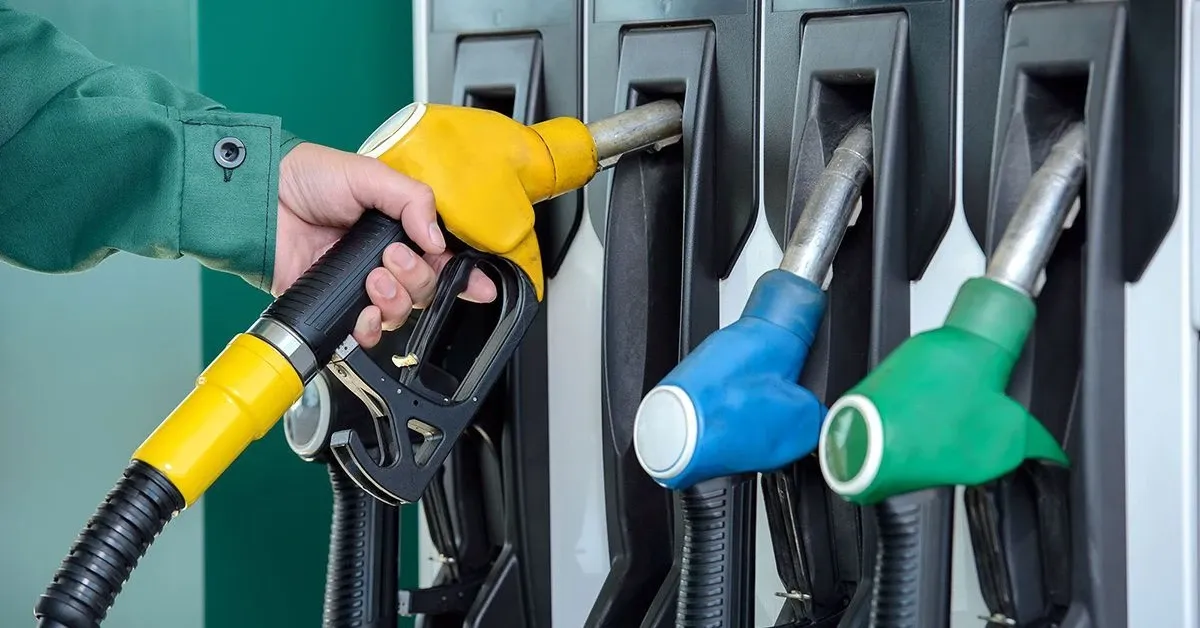 Motorine tek gecede 7,72 TL zam! Benzin de yükseldi: Akaryakıt tabelaları değişti
