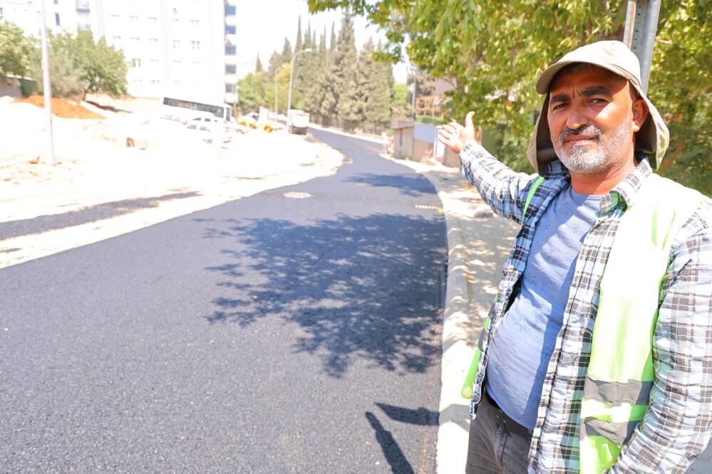Asfalt İşçileri Bunaltıcı Sıcağa Rağmen Mesaisini Sürdürüyor 2