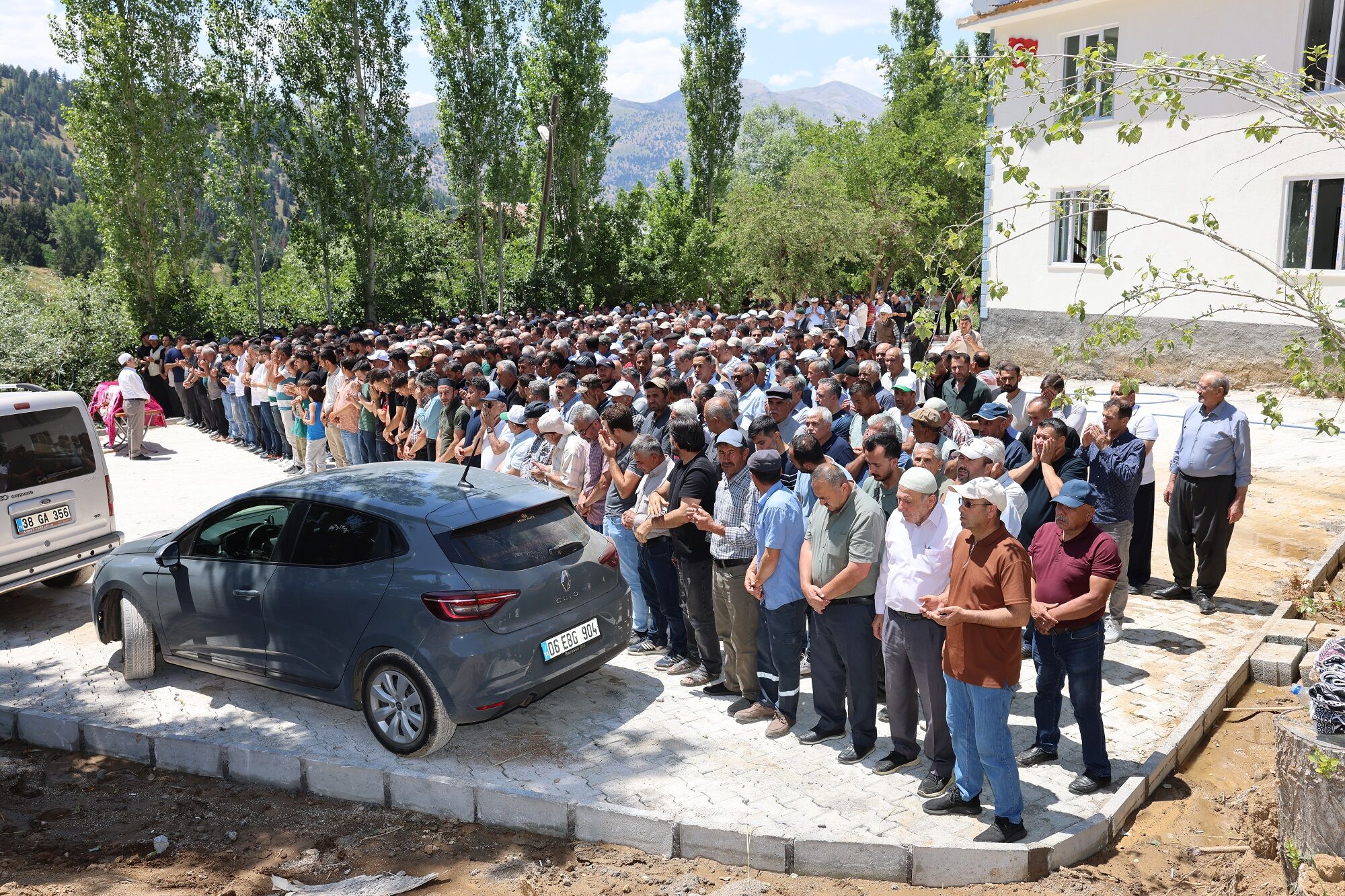 Bolu'daki Otobüs Kazasında Hayatını Kaybeden Göksunlu Vatandaş Toprağa Verildi (5)