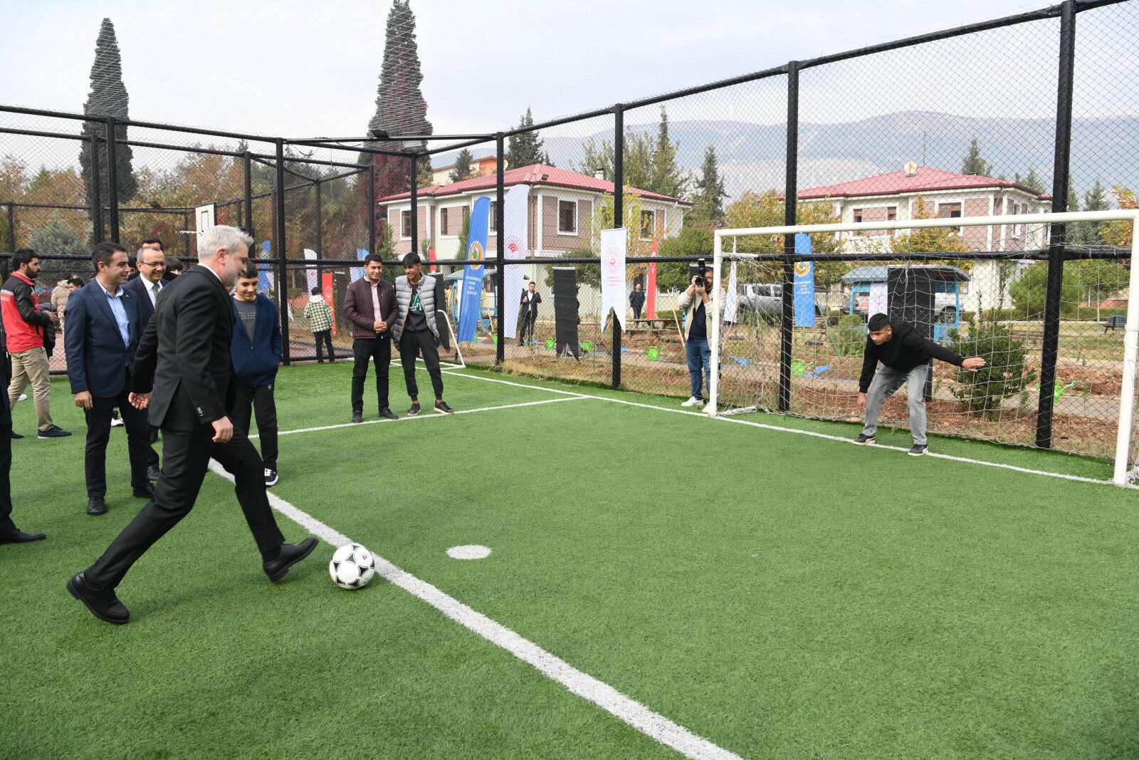 Büyükşehir, Şehrin Dört Bir Yanını Spor Alanlarıyla Donatıyor; 31 Yeni Halı Saha Hizmete Alındı (2)