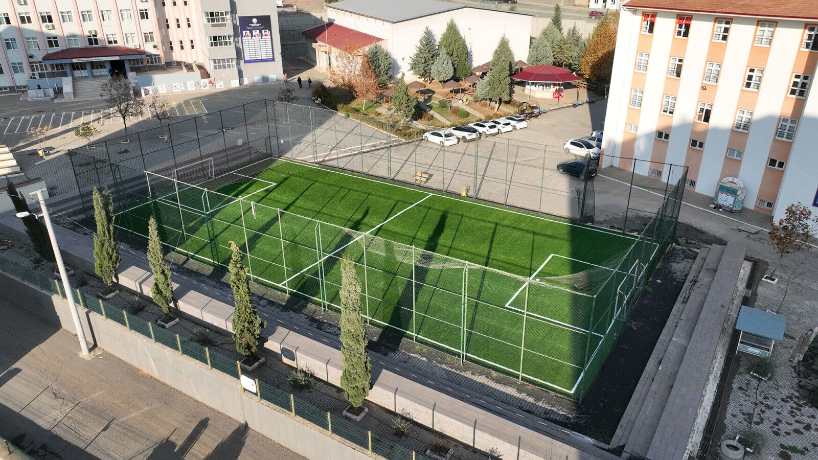 Büyükşehir, Şehrin Dört Bir Yanını Spor Alanlarıyla Donatıyor; 31 Yeni Halı Saha Hizmete Alındı (3)
