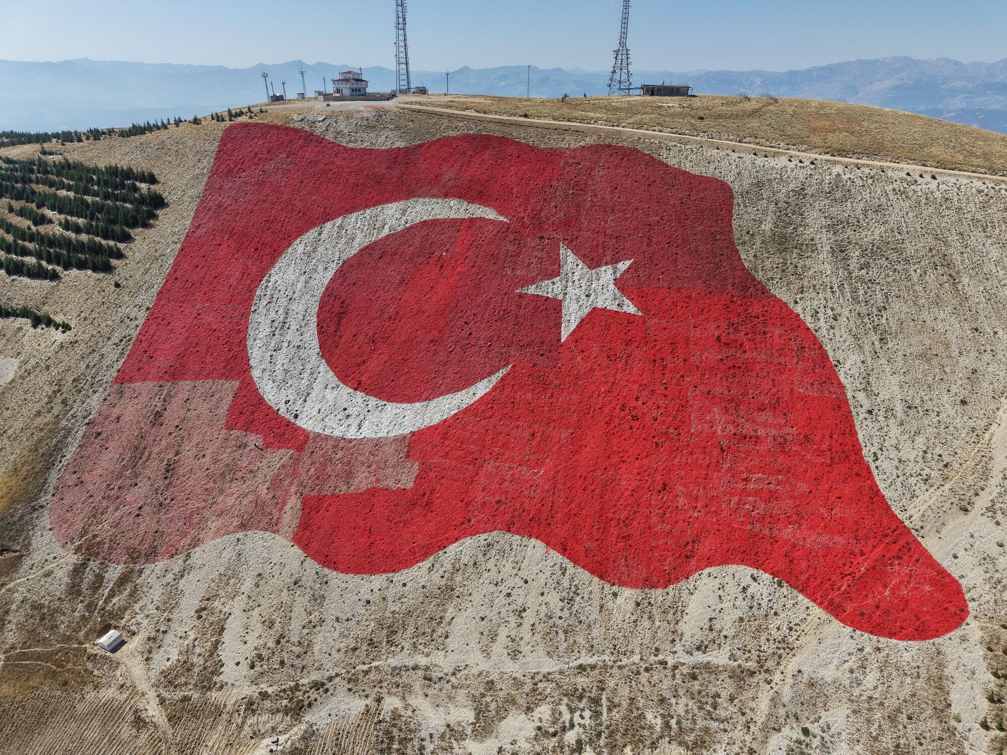 Dünyanın En Büyük Türk Bayrağı Yeniden Eski Görkemine Kavuştu (1)-1
