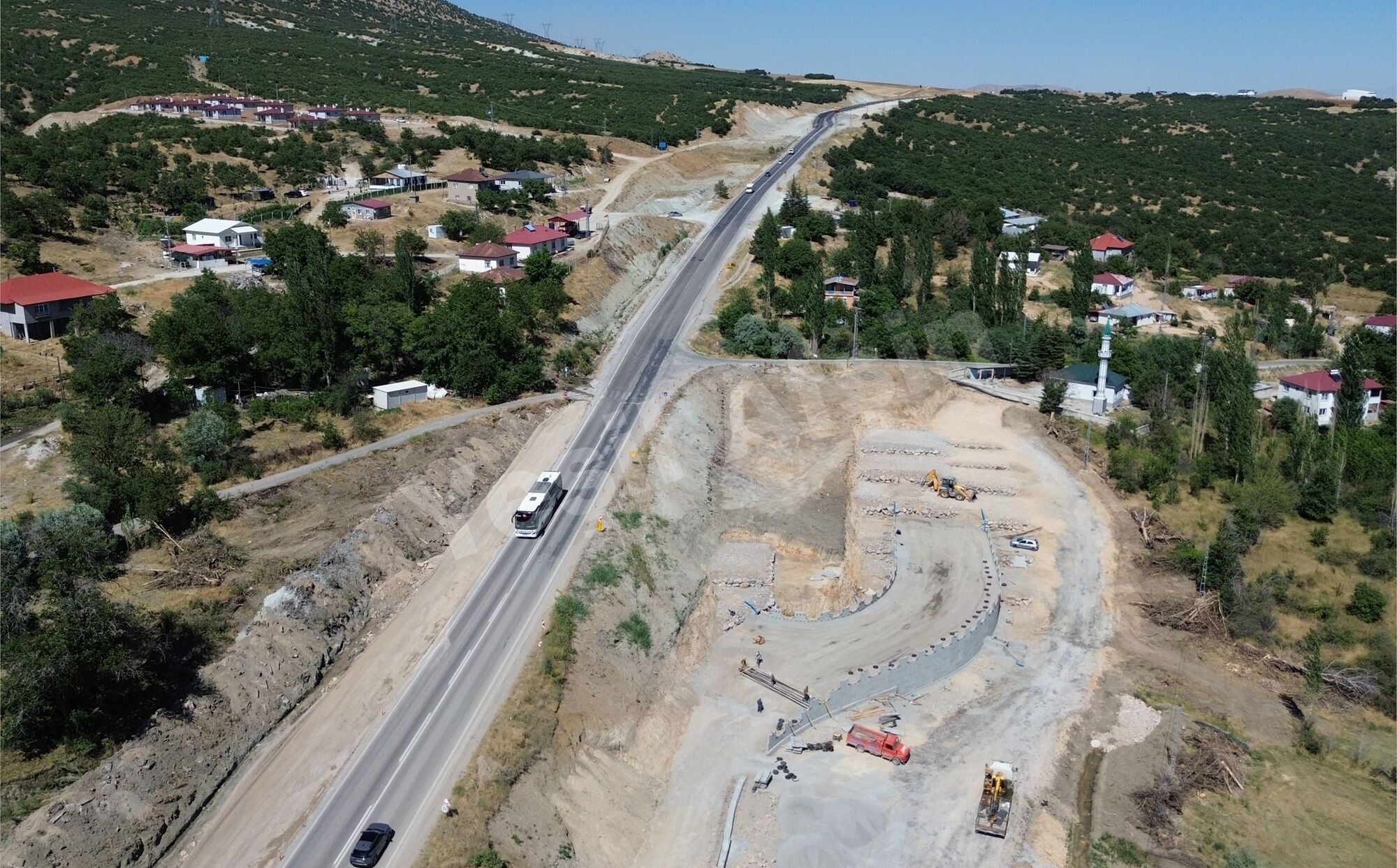Elbistan–Afşin–Göksun Yolunda Son Viraj Yazıköy’de Çalışmalar Hızlandı (3)