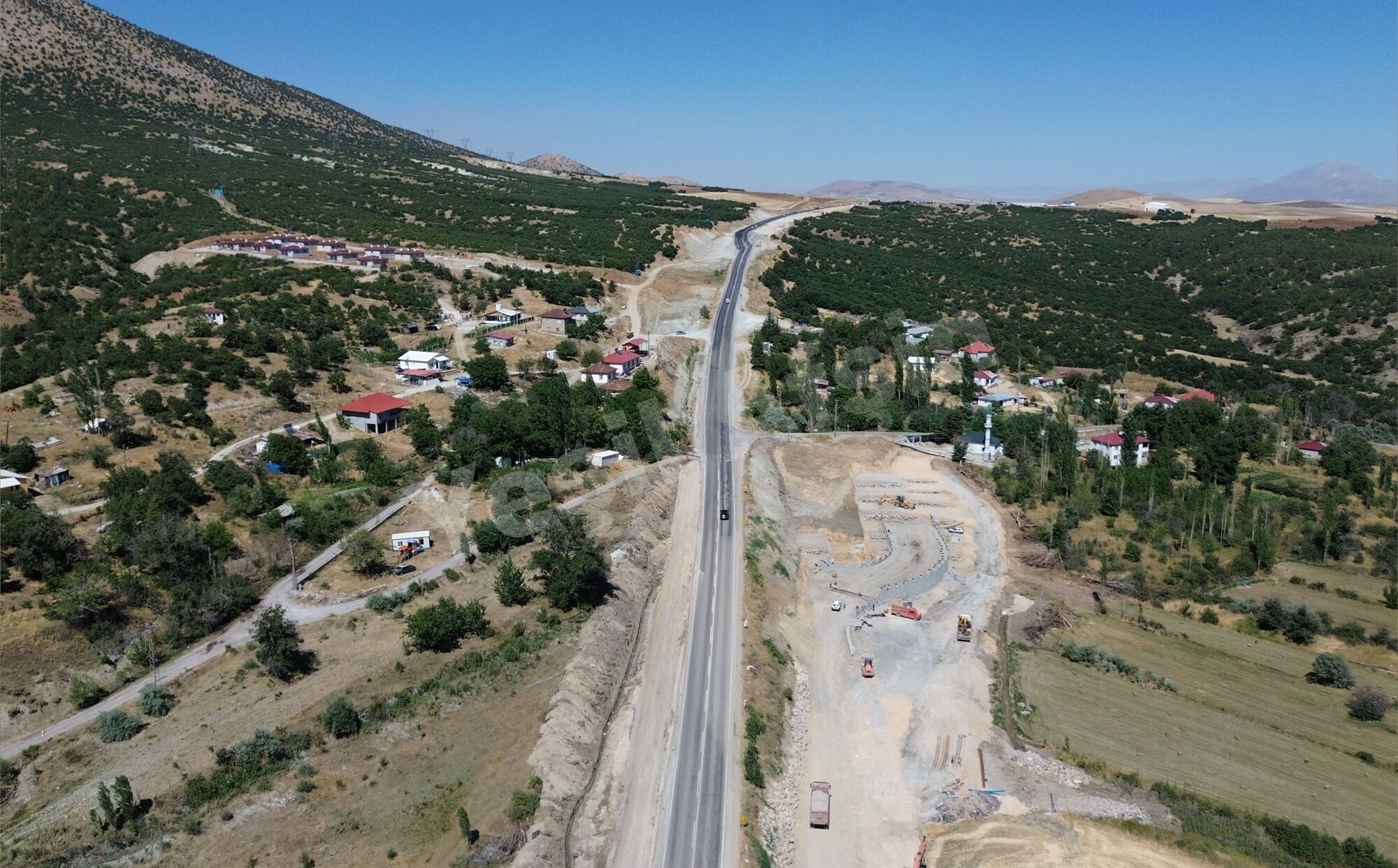Elbistan–Afşin–Göksun Yolunda Son Viraj Yazıköy’de Çalışmalar Hızlandı (5)