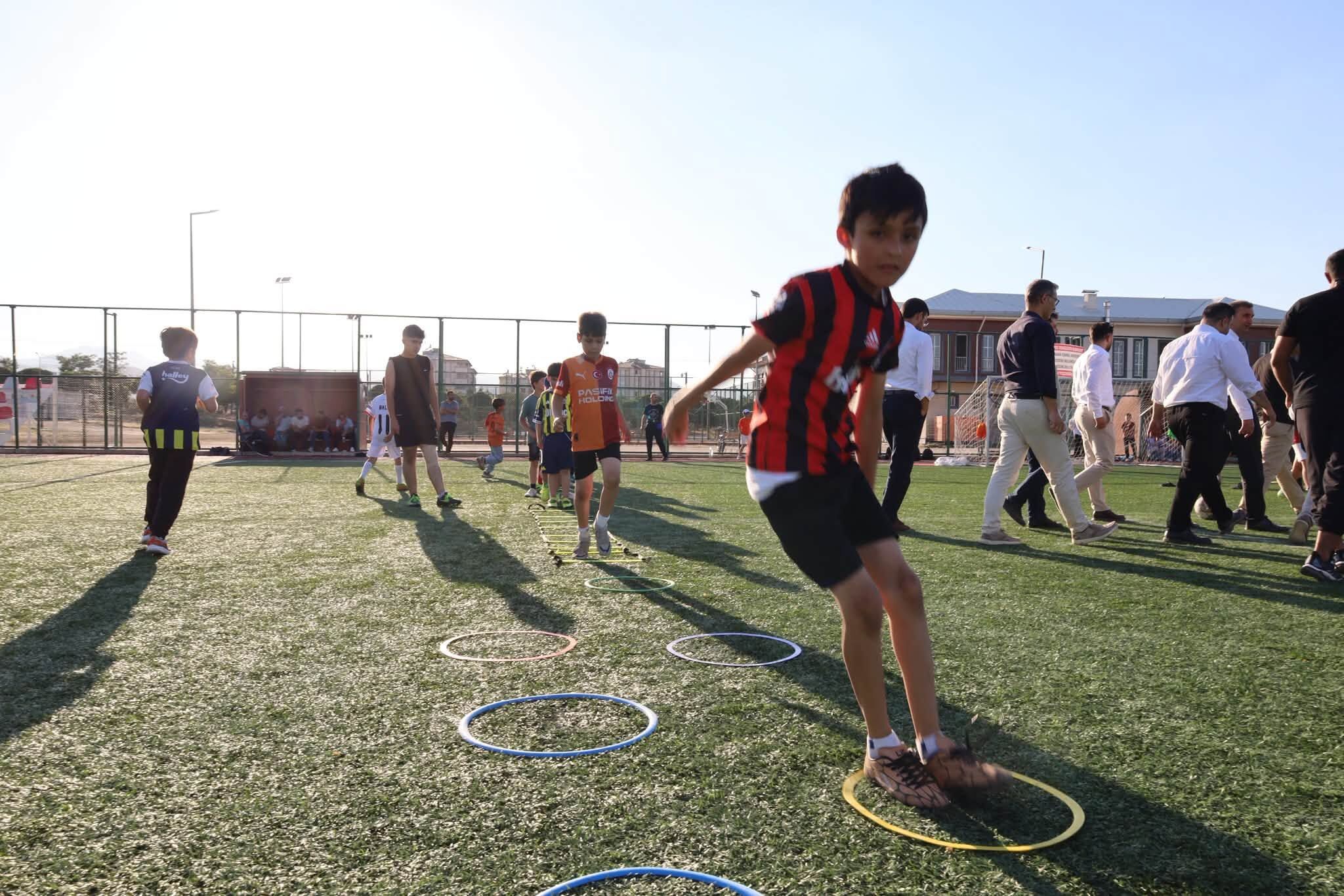 İl Müdürü Yasin Özdemir, Afşin’de Spor Yatırımlarını Yerinde İnceledi (4)
