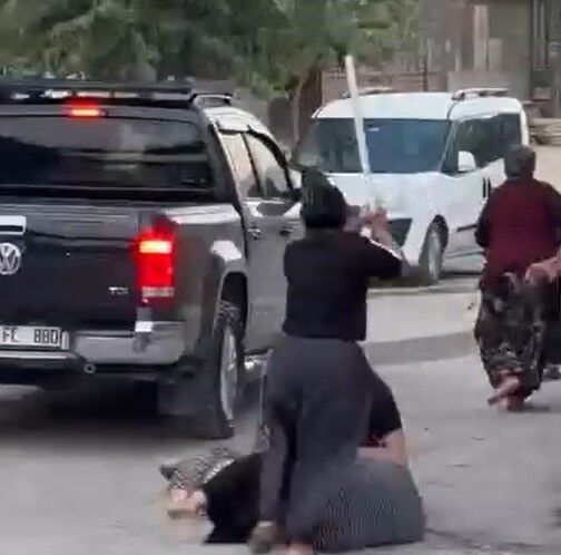Kadınlar Arasında Sopalı Kavga 2 Yaralı (1)