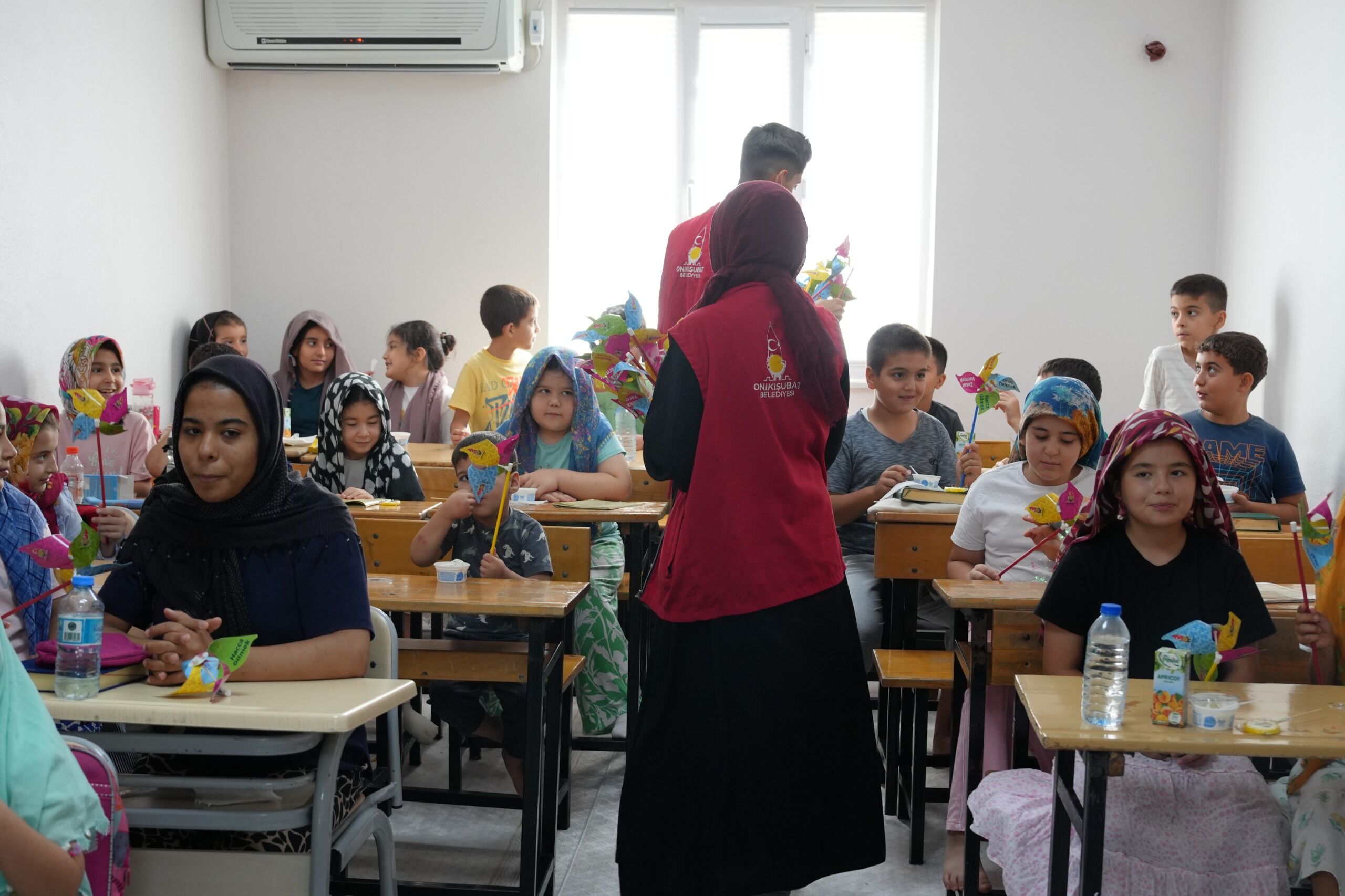 Onikişubat’ta Camiler Çiçek Açtı Çocuklara Hem Eğitim Hem Hediyeler (2)
