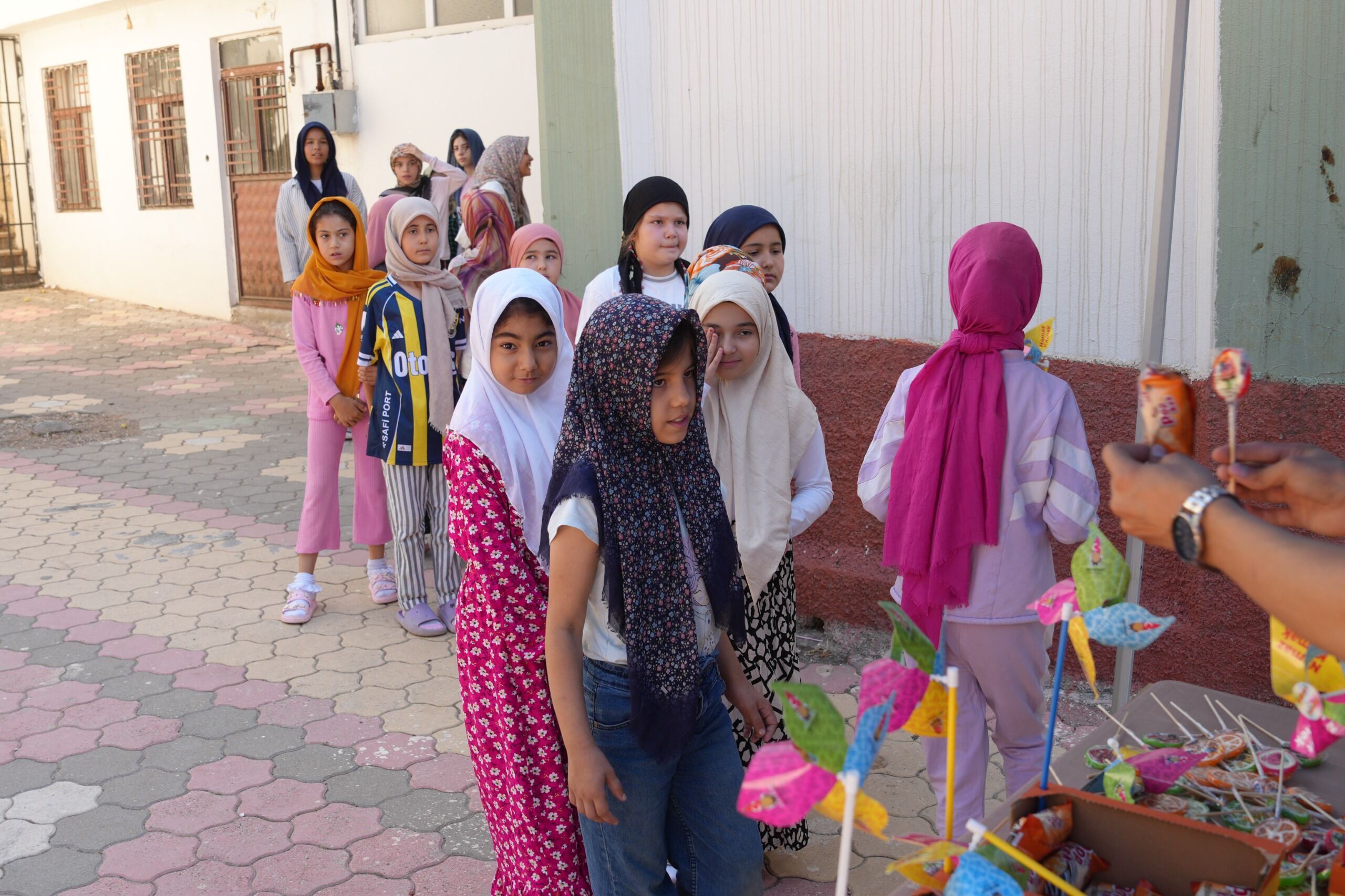 Onikişubat’ta Camiler Çiçek Açtı Çocuklara Hem Eğitim Hem Hediyeler (3)