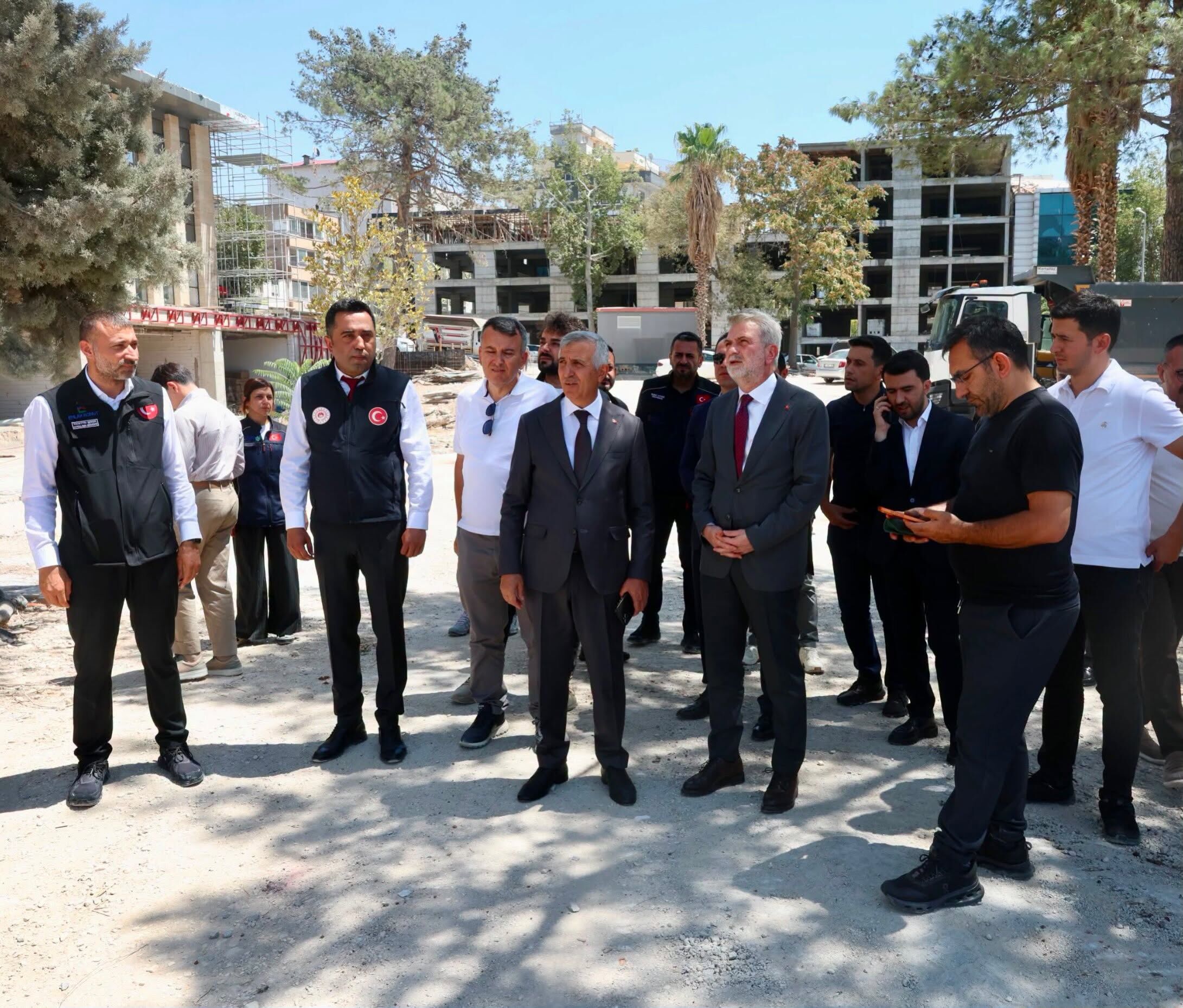 Vali Ünlüer, Kent Meydanı Ve Tarihi Demirciler Çarşısı'nda İncelemelerde Bulundu1