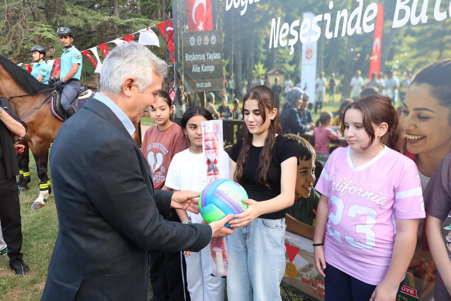 Vali Ünlüer, Şehit Ve Gazi Çocuklarının Karne Sevincine Ortak Oldu2