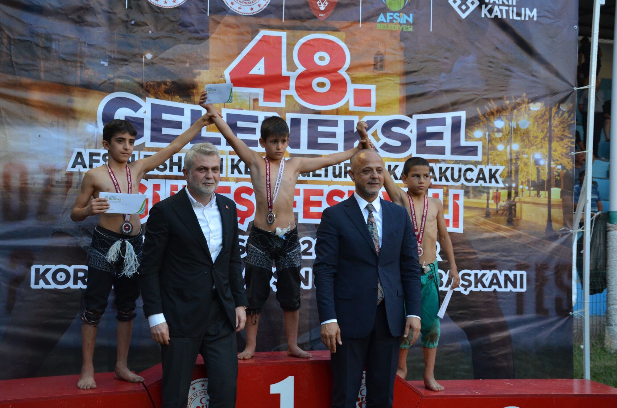 48. Geleneksel Eshab I Kehf Karakucak Güreş Festivali Afşin’de Coşkuyla Tamamlandı (21)