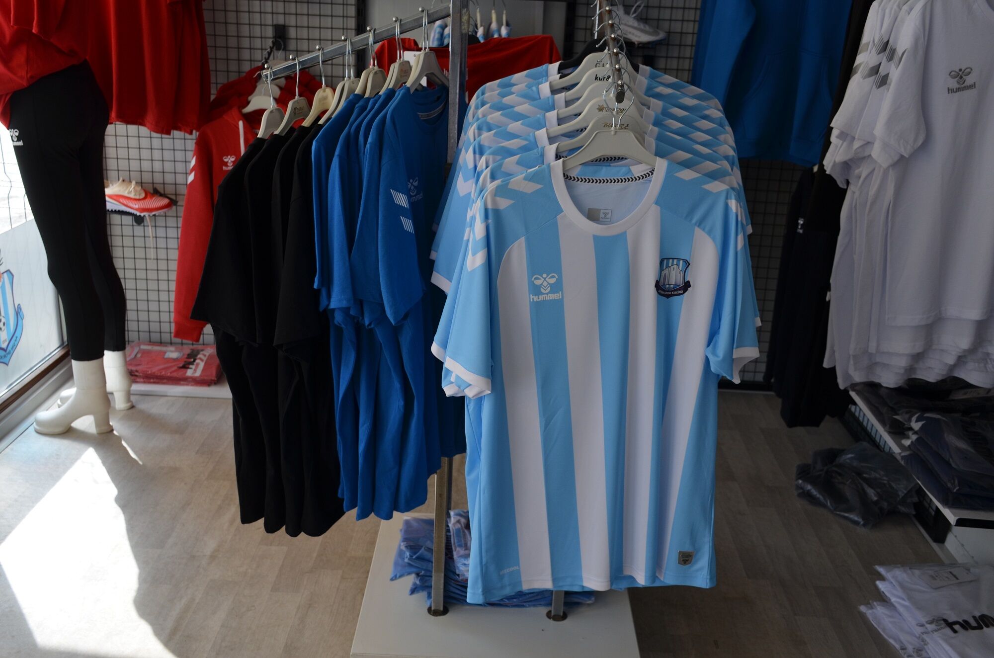 Afşin Store Hizmete Açıldı Afşinspor Ürünleri Taraftarlarla Buluşuyor (10)