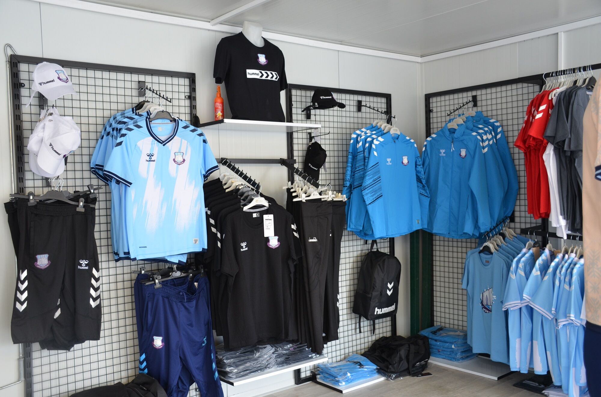 Afşin Store Hizmete Açıldı Afşinspor Ürünleri Taraftarlarla Buluşuyor (11)