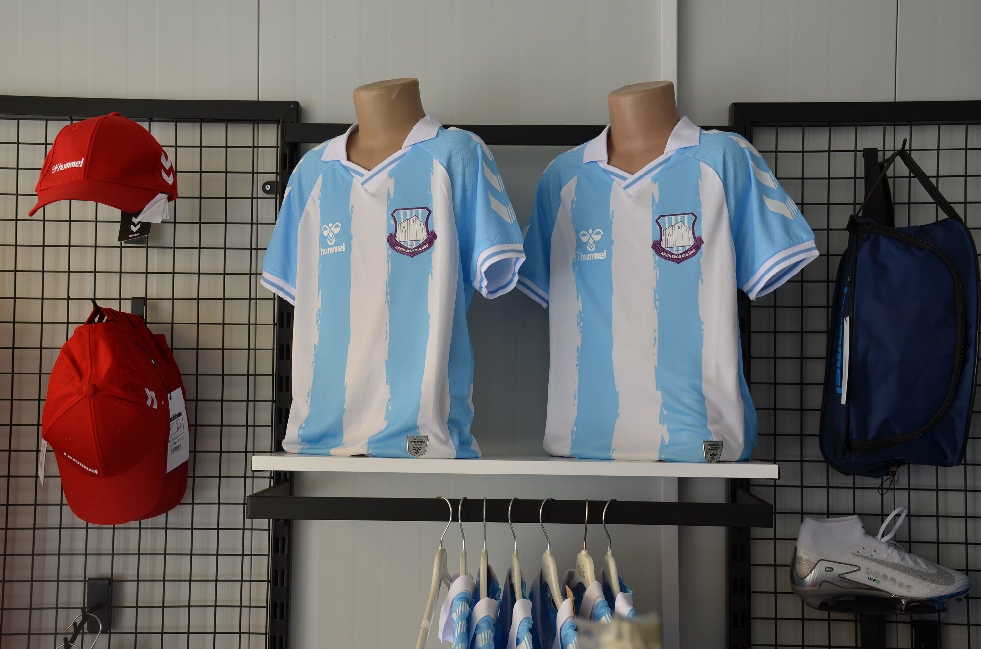 Afşin Store Hizmete Açıldı Afşinspor Ürünleri Taraftarlarla Buluşuyor (8)