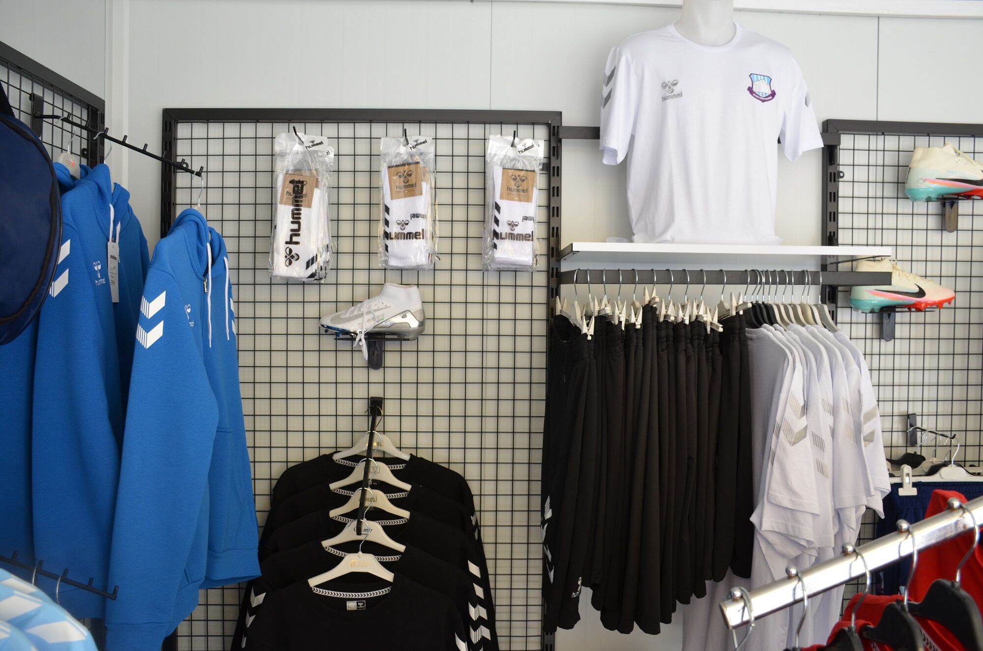Afşin Store Hizmete Açıldı Afşinspor Ürünleri Taraftarlarla Buluşuyor (9)