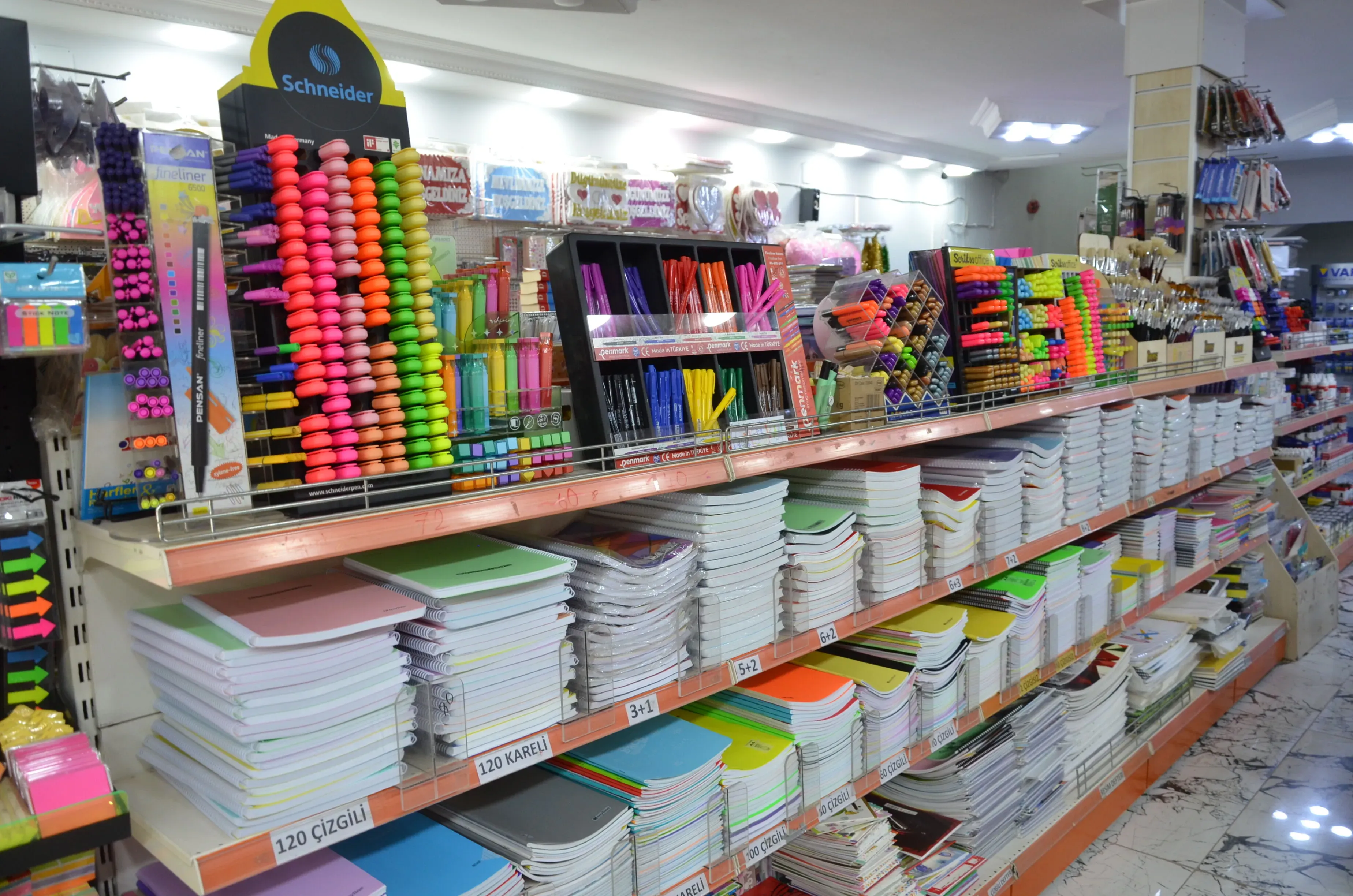 Afşin’de Okul Alışverişi Hareketlendiçanta, Defter Ve Kırtasiye Fiyatları Ne Kadar2