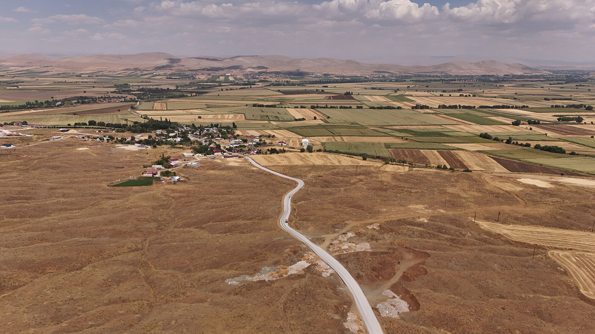 Afşin’de Ulaşım Rahatlıyor! Mehre – Çalış Yolu Baştan Yenilendi (1)