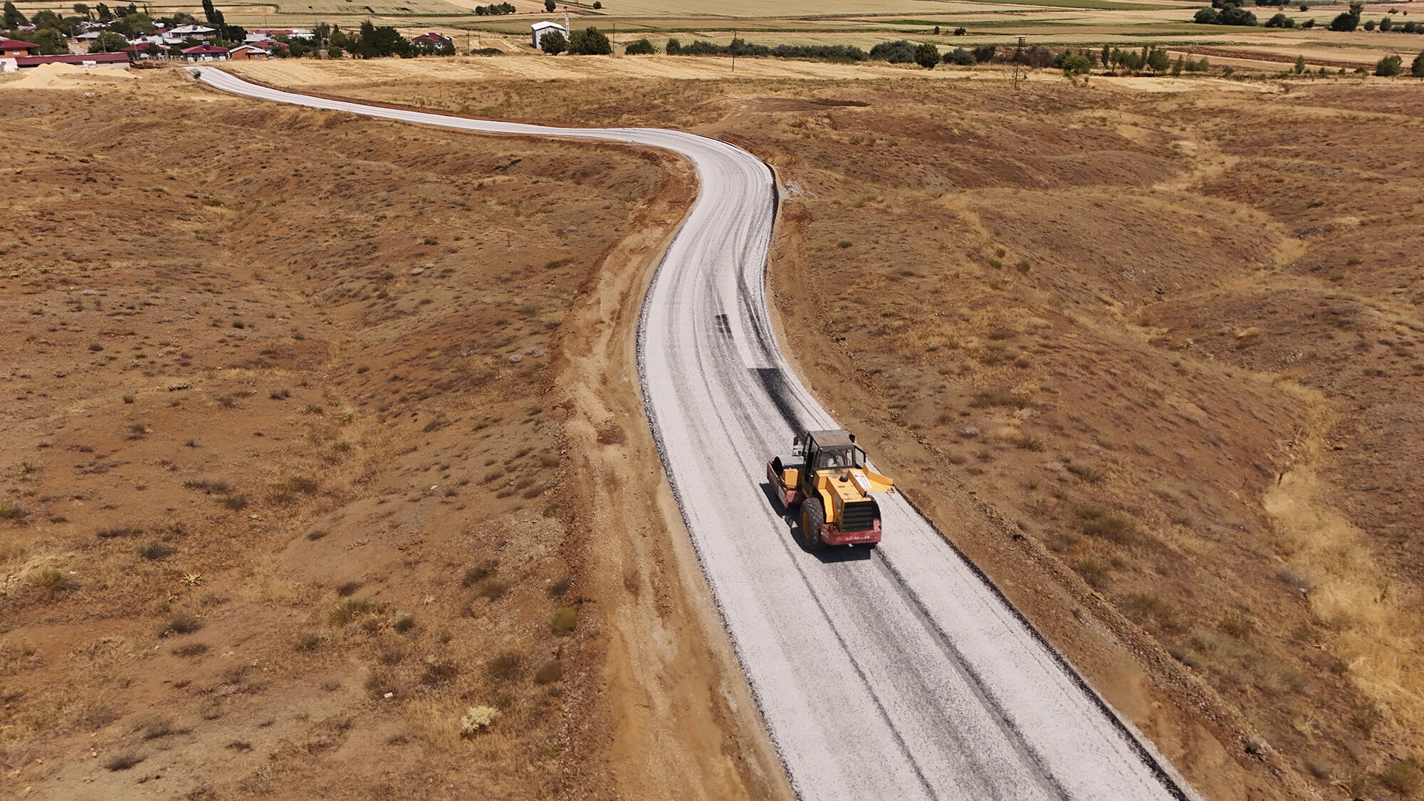 Afşin’de Ulaşım Rahatlıyor! Mehre – Çalış Yolu Baştan Yenilendi (4)