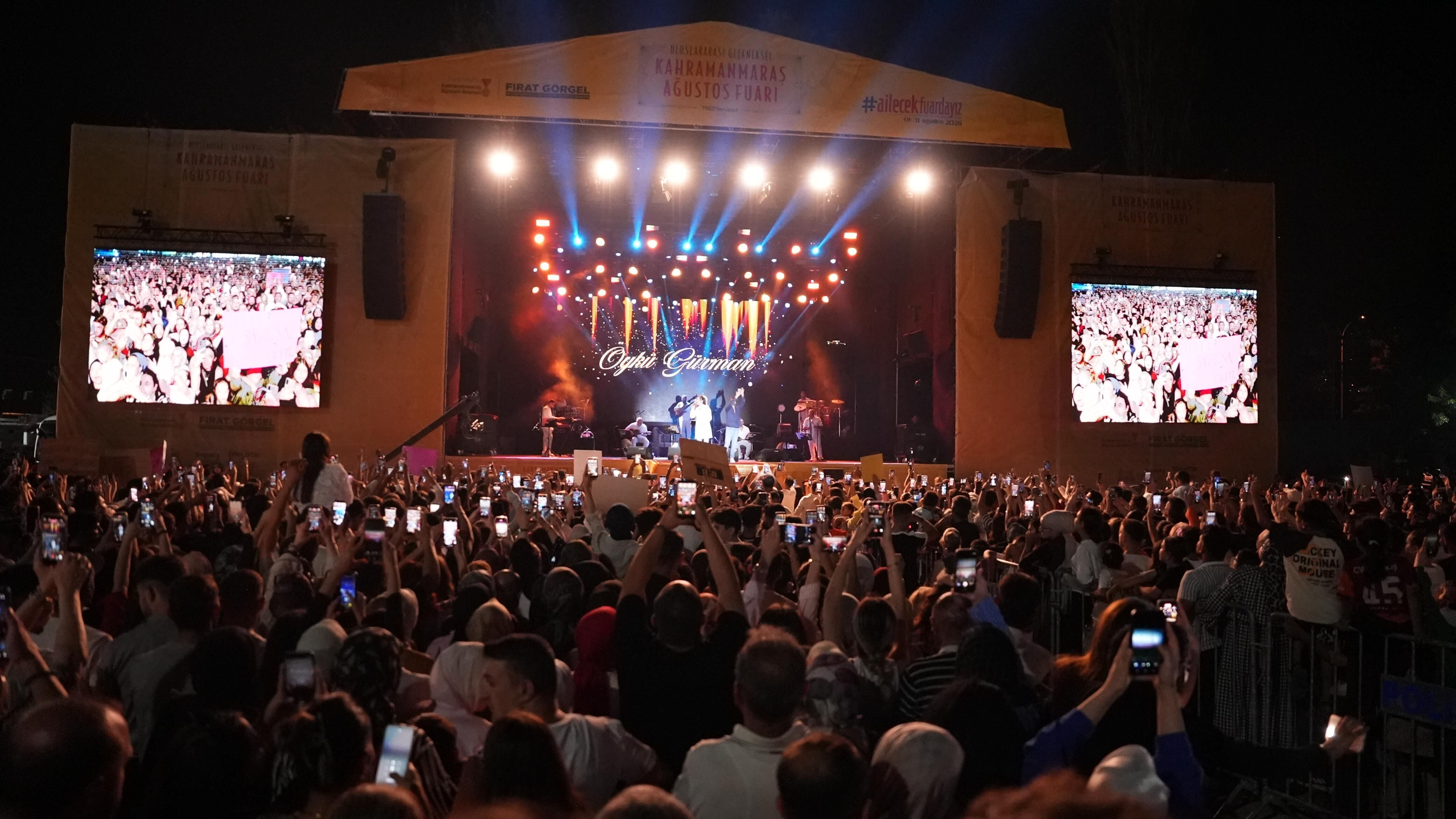 Ağustos Fuarı’na Öykü Gürman İmzasıkafum’da Müzik Ziyafeti (2)