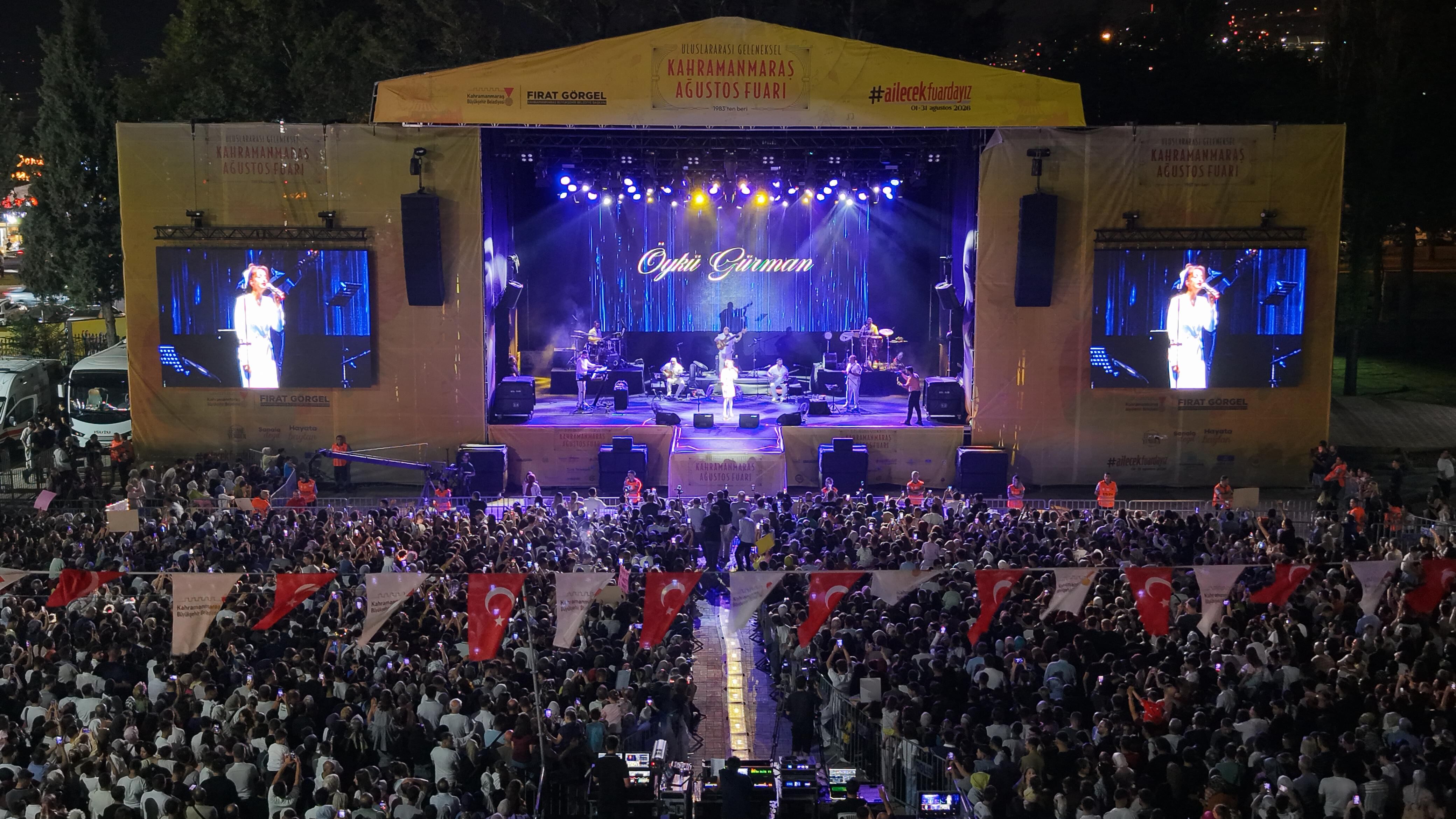 Ağustos Fuarı’na Öykü Gürman İmzasıkafum’da Müzik Ziyafeti (3)