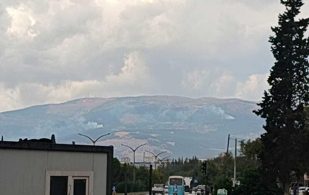 Ahır Dağı’na Peş Peşe Yıldırım Düştü! Orman Yangını Çıktı 1