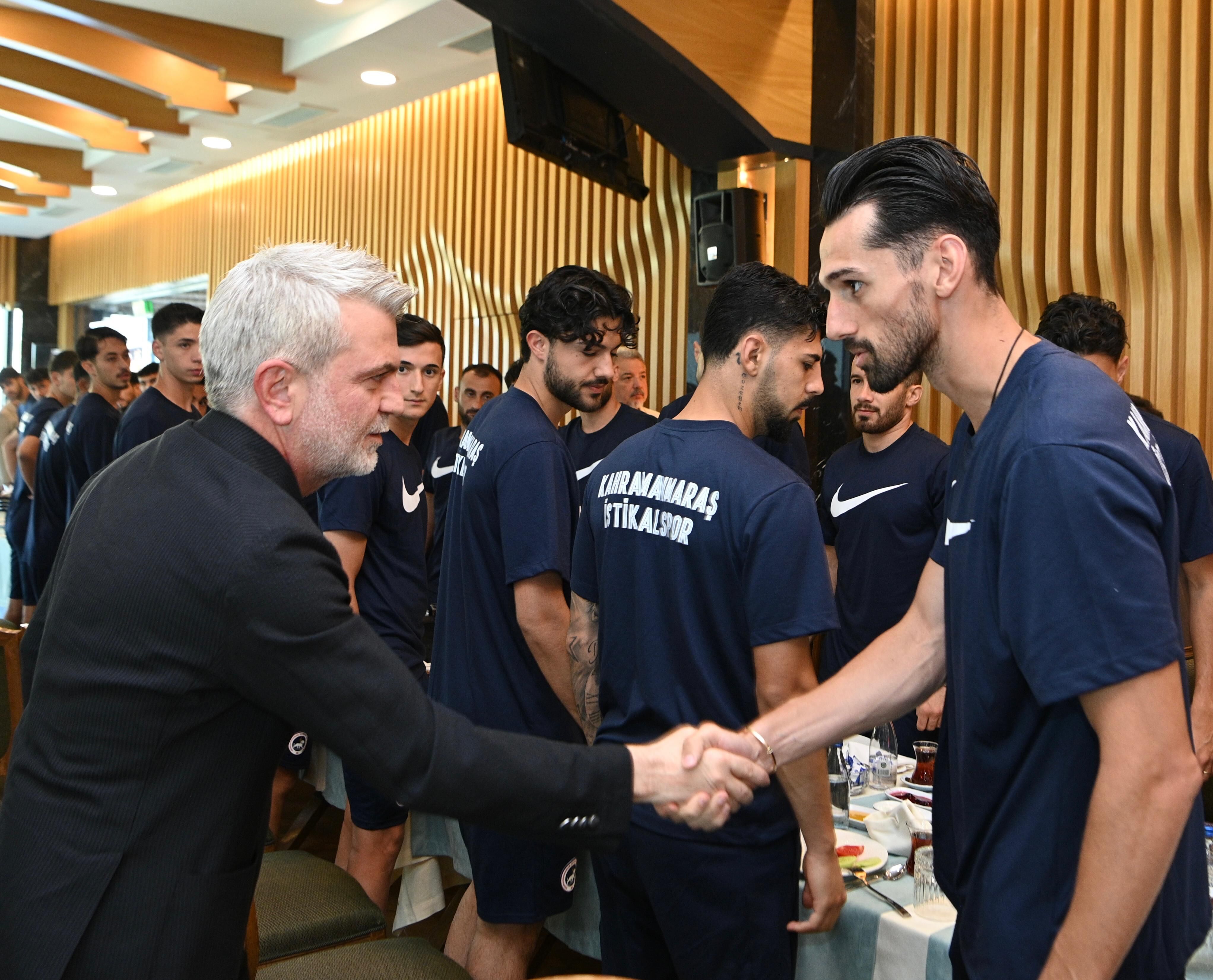 Başkan Görgel, İstiklalspor Yönetimi Ve Futbolcularıyla Bir Araya Geldi (1)
