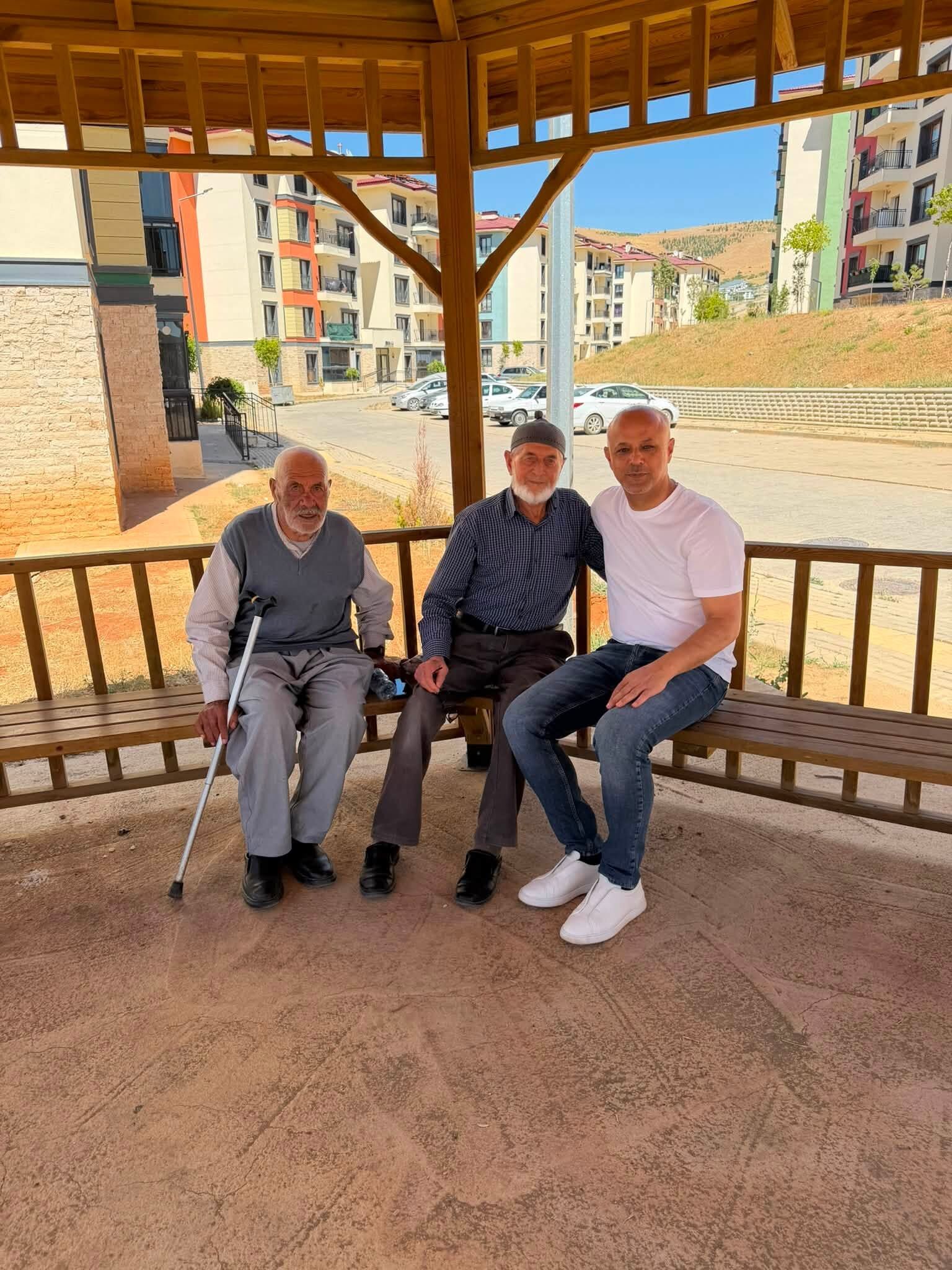 Başkan Kıraç Afşin’de Esnaf Ve Vatandaşlarla Bir Araya Geldi3